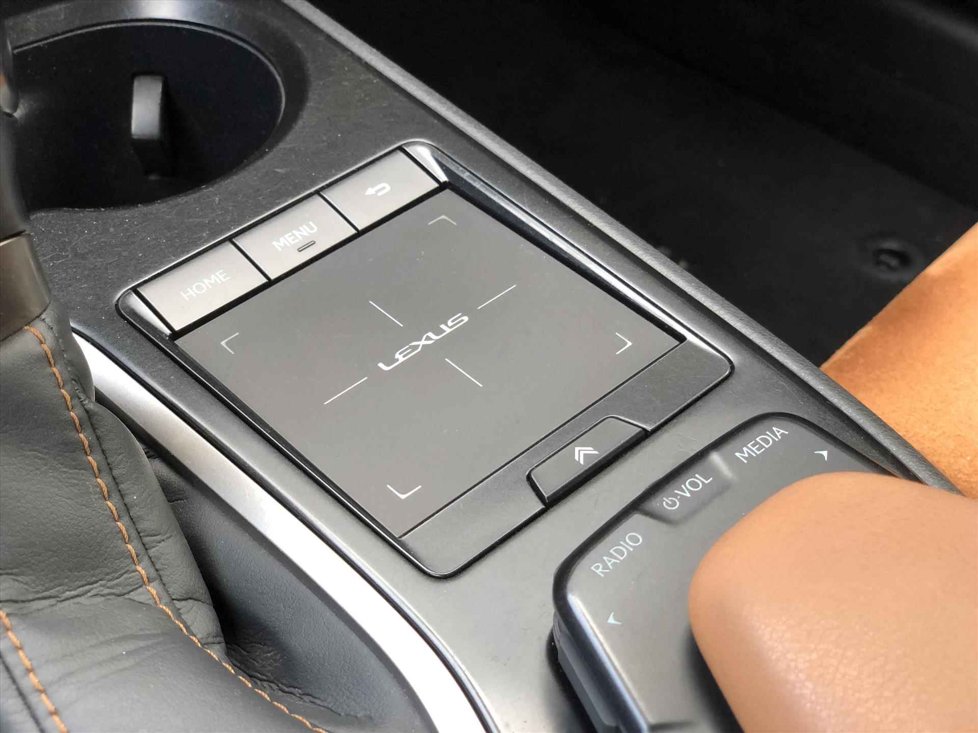 Lexus Ux 250h First Edition | Navigatie, Parkeersensoren, 17 inch, Keyless, Parkeercamera, Stoel + Stuurverwarming - 29/34