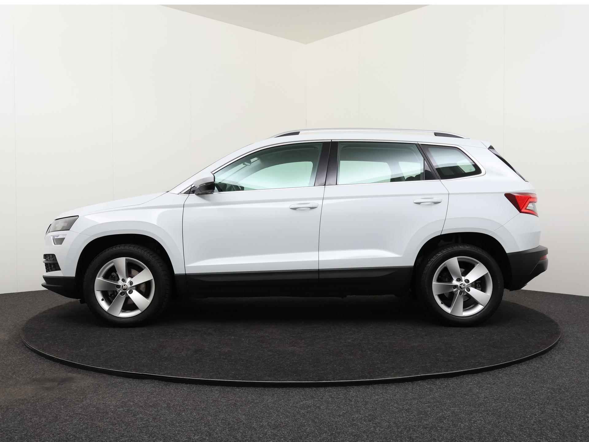 Skoda Karoq 1.5 TSI 150 PK Ambition Business | Trekhaak | Parkeersensoren | Cruise Control | Navigatie | 17"| - 4/14