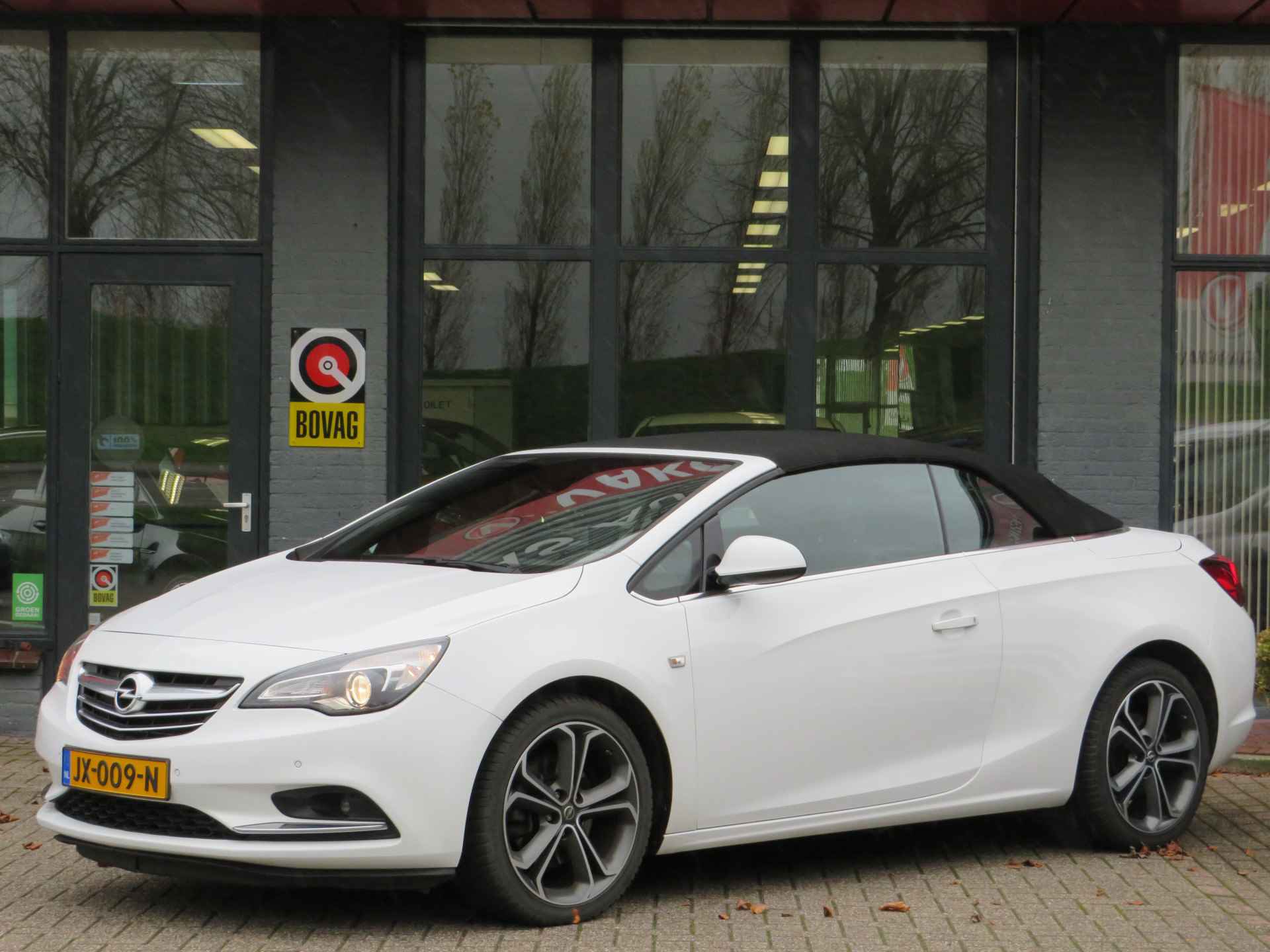 Opel Cascada 1.4 Turbo ecoFLEX Cosmo| 140-PK| Leer| 20 inch Lm-velgen| | Cabrio | Clima-Airco | Navi | Camera | Inc. BOVAG-Garantie - 12/35