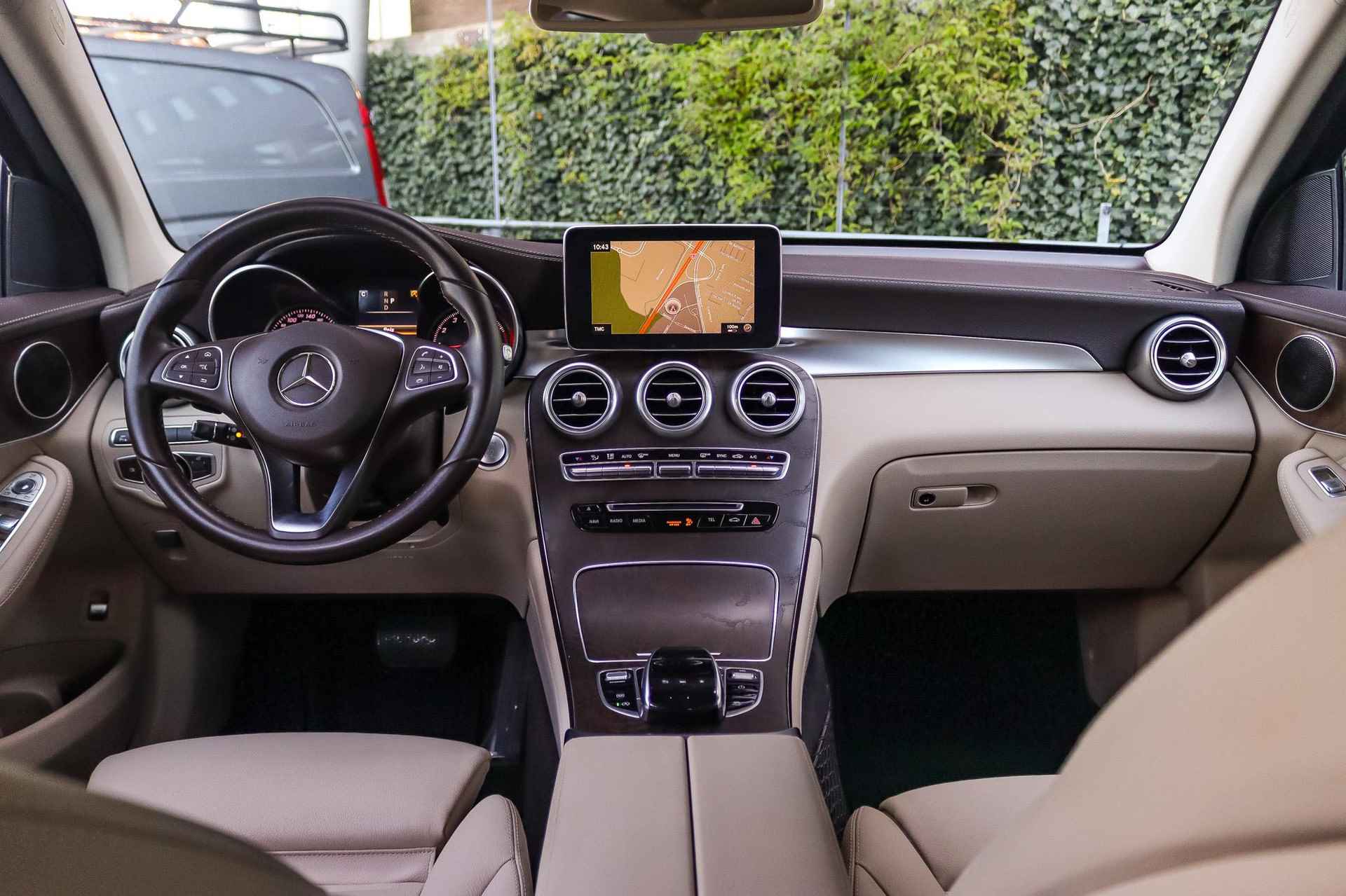 Mercedes-Benz GLC GLC 250 Automaat 4MATIC AMG Line Exterieur | Exclusive Line Interieur | Comand Online | 360° Camera | Sfeerverlichting | Keyless-Go | Parkeerpakket | Spiegelpakket - 3/35