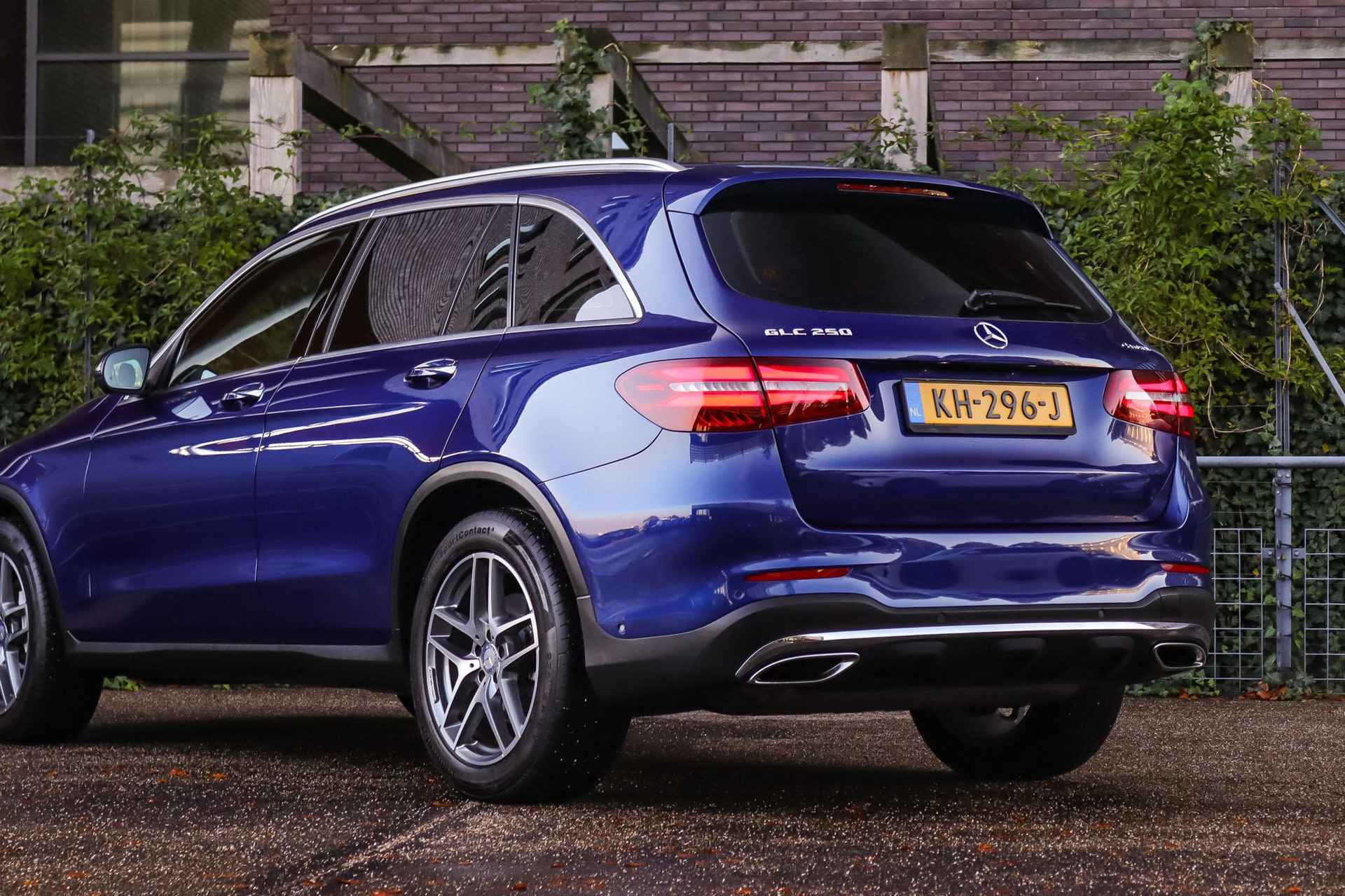 Mercedes-Benz GLC GLC 250 Automaat 4MATIC AMG Line Exterieur | Exclusive Line Interieur | Comand Online | 360° Camera | Sfeerverlichting | Keyless-Go | Parkeerpakket | Spiegelpakket - 33/35