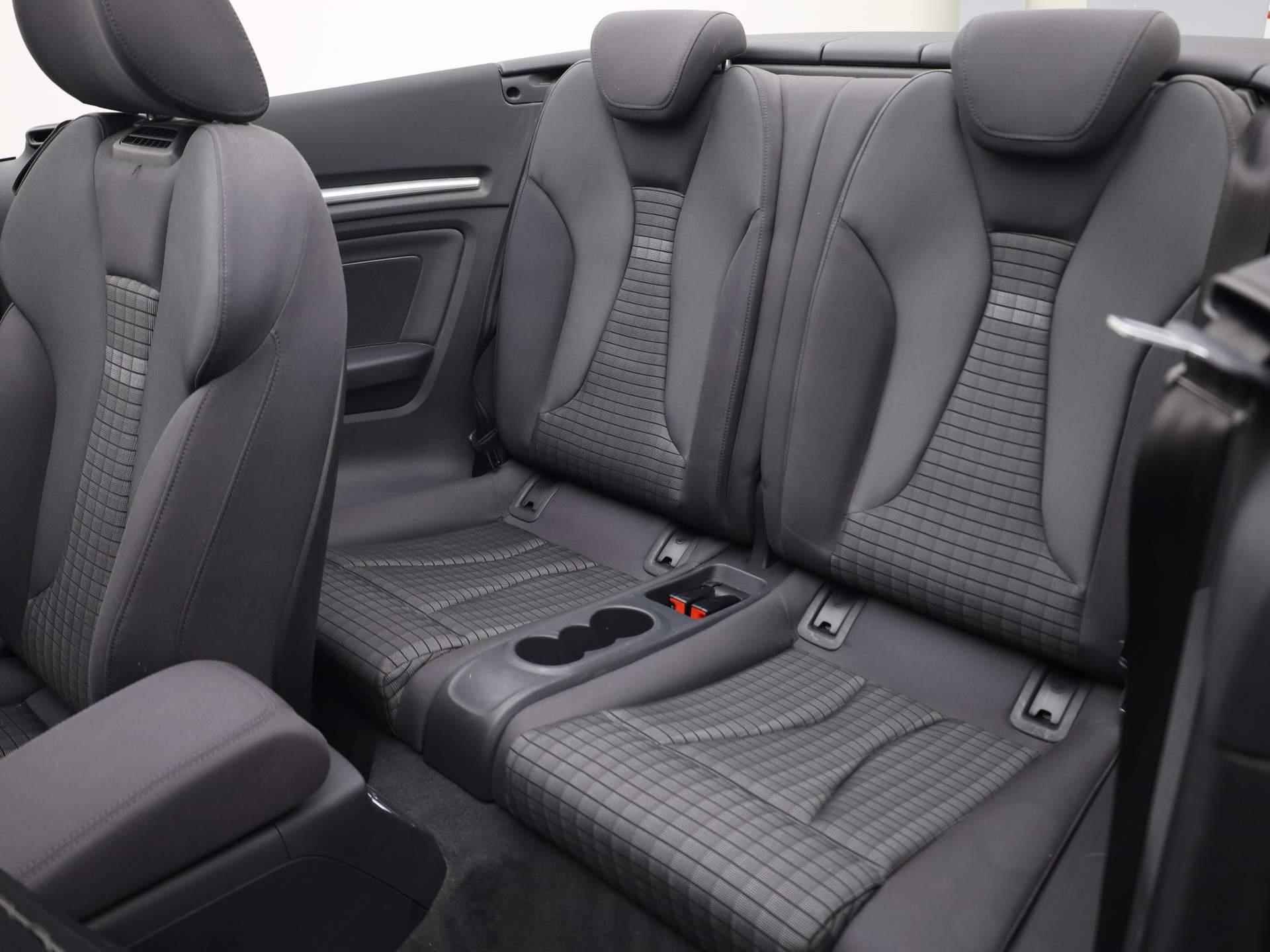 Audi A3 Cabriolet 35 TFSI/150PK Sport · Parkeersensoren · Stoel-/nekverwarming · Drive select - 24/47