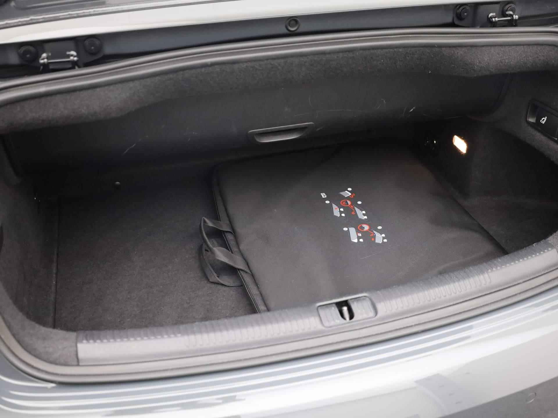 Audi A3 Cabriolet 35 TFSI/150PK Sport · Parkeersensoren · Stoel-/nekverwarming · Drive select - 25/47