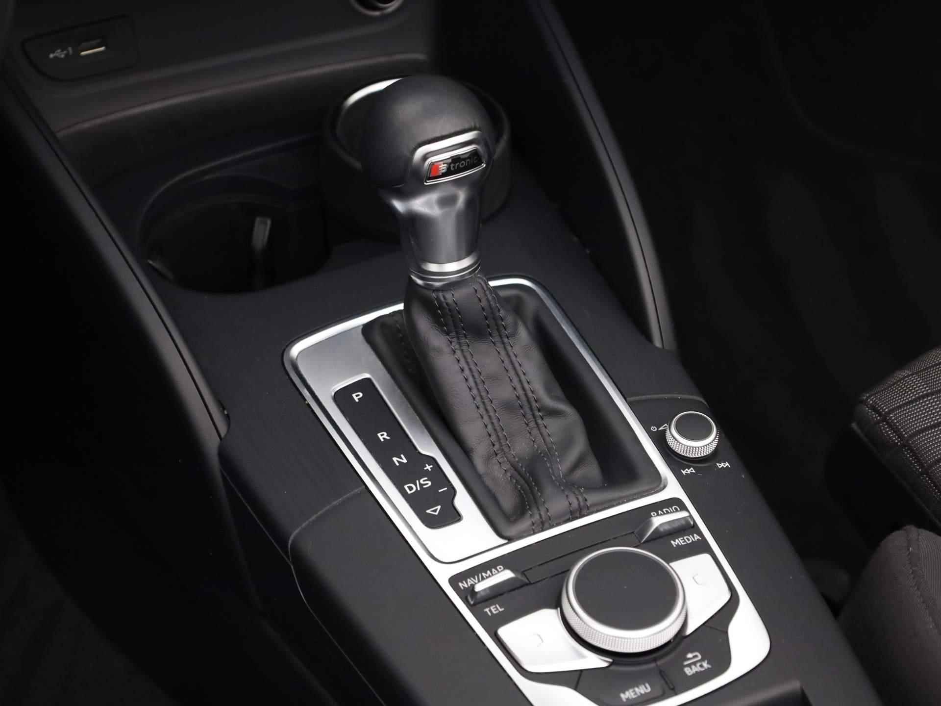 Audi A3 Cabriolet 35 TFSI/150PK Sport · Parkeersensoren · Stoel-/nekverwarming · Drive select - 44/47
