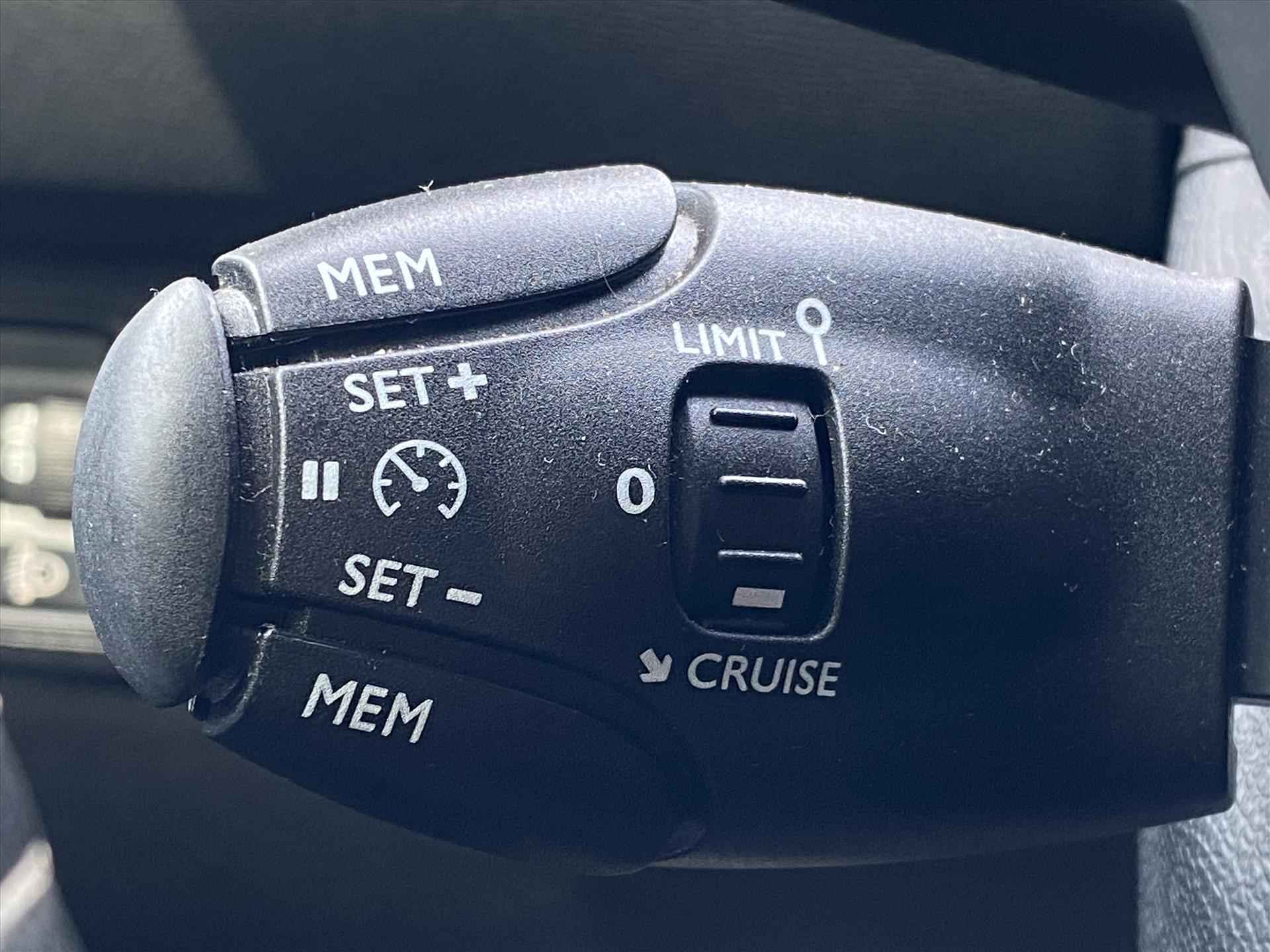 Peugeot 308 1.2 PureTech 110pk S&S Blue Lease | Afneembare Trekhaak | Navigatie | Cruise Control | Climate Control | Parkeersensoren | - 18/35