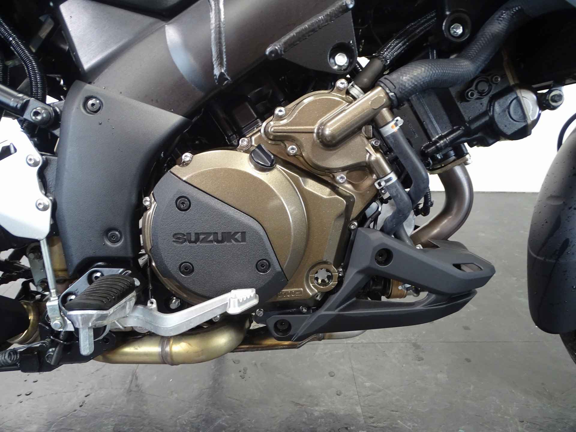 Suzuki DL 1050 V-STROM - 4/9