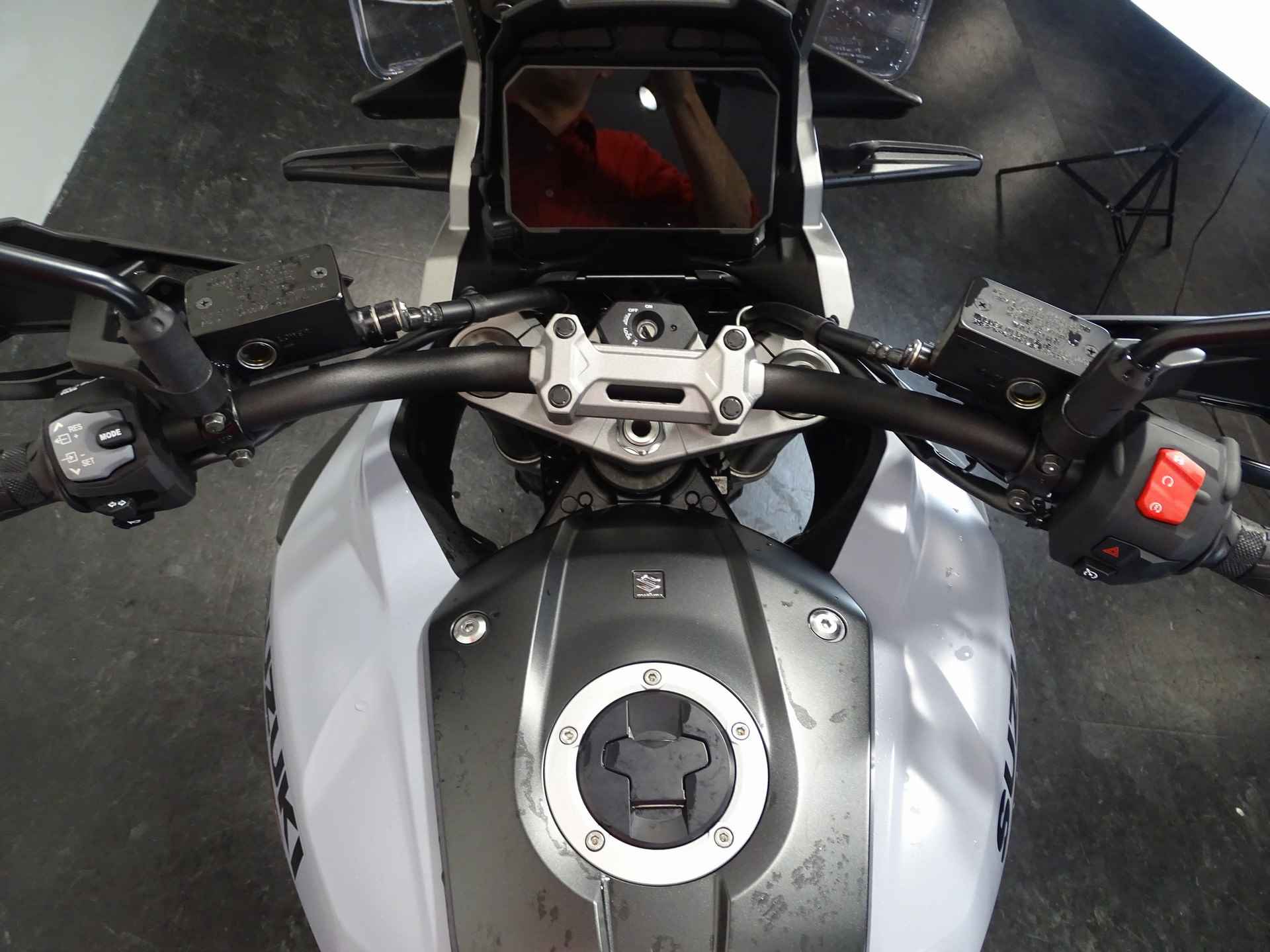 Suzuki DL 1050 V-STROM - 7/9