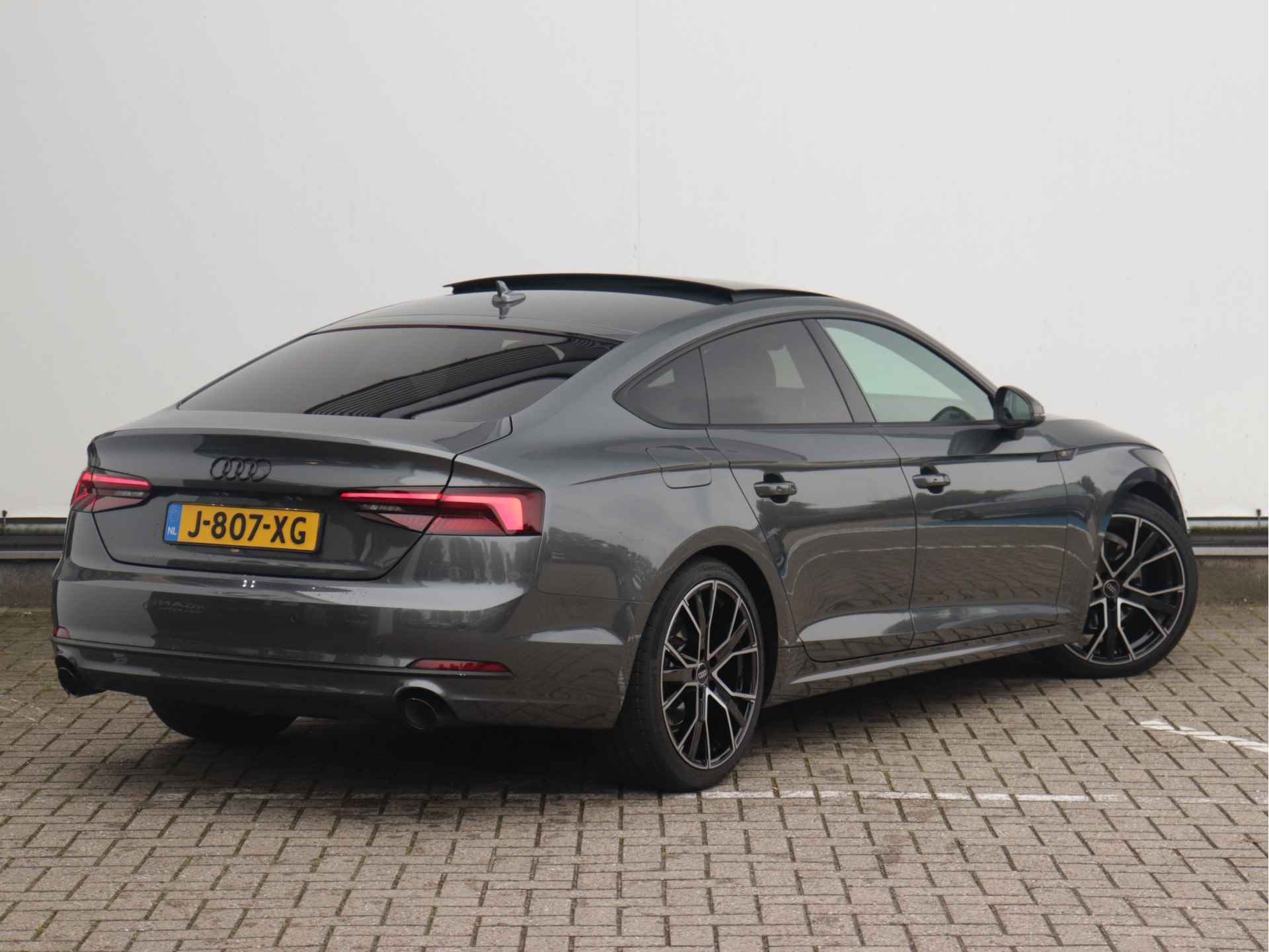 Audi A5 Sportback 40 TFSI Sport S-line black edition 190pk | Panoramadak | Stoel- en Stuurverwarming | Camera | MMI Plus | Smartphone Interface | - 5/46