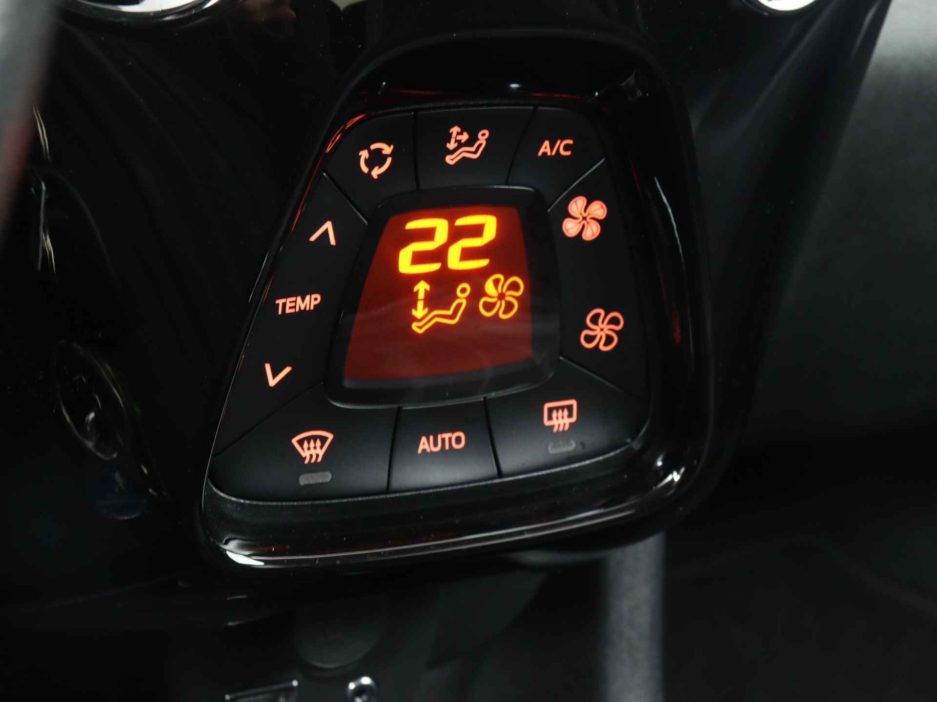 Peugeot 108 1.0 e-VTi Allure | Camera | Apple Carplay | Climate Control | 72PK | - 12/42