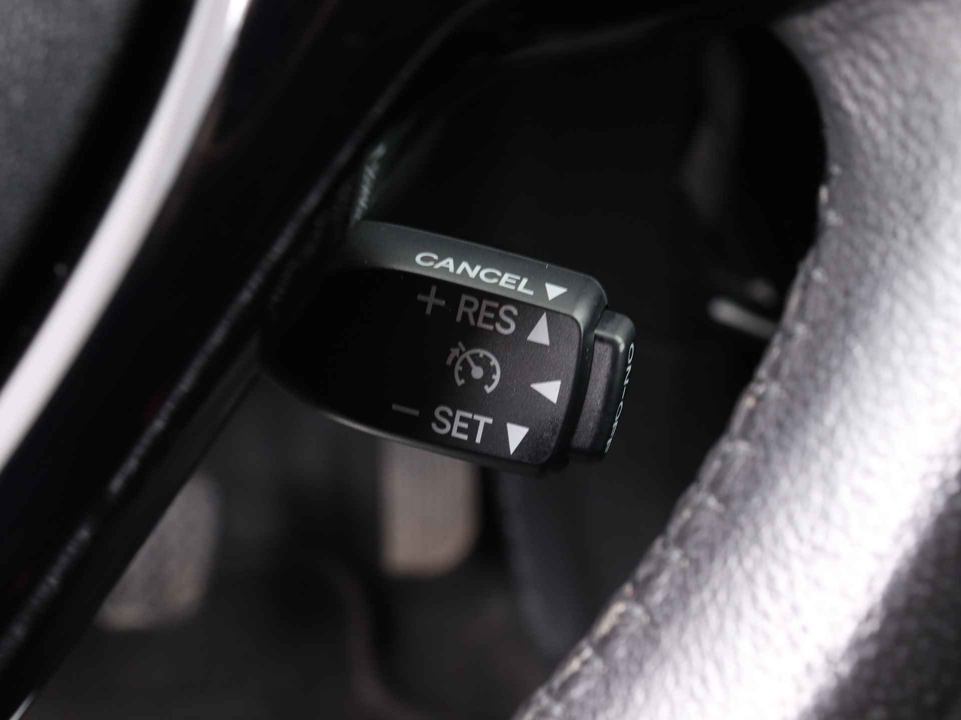 Peugeot 108 1.0 e-VTi Allure | Camera | Apple Carplay | Climate Control | 72PK | - 26/42