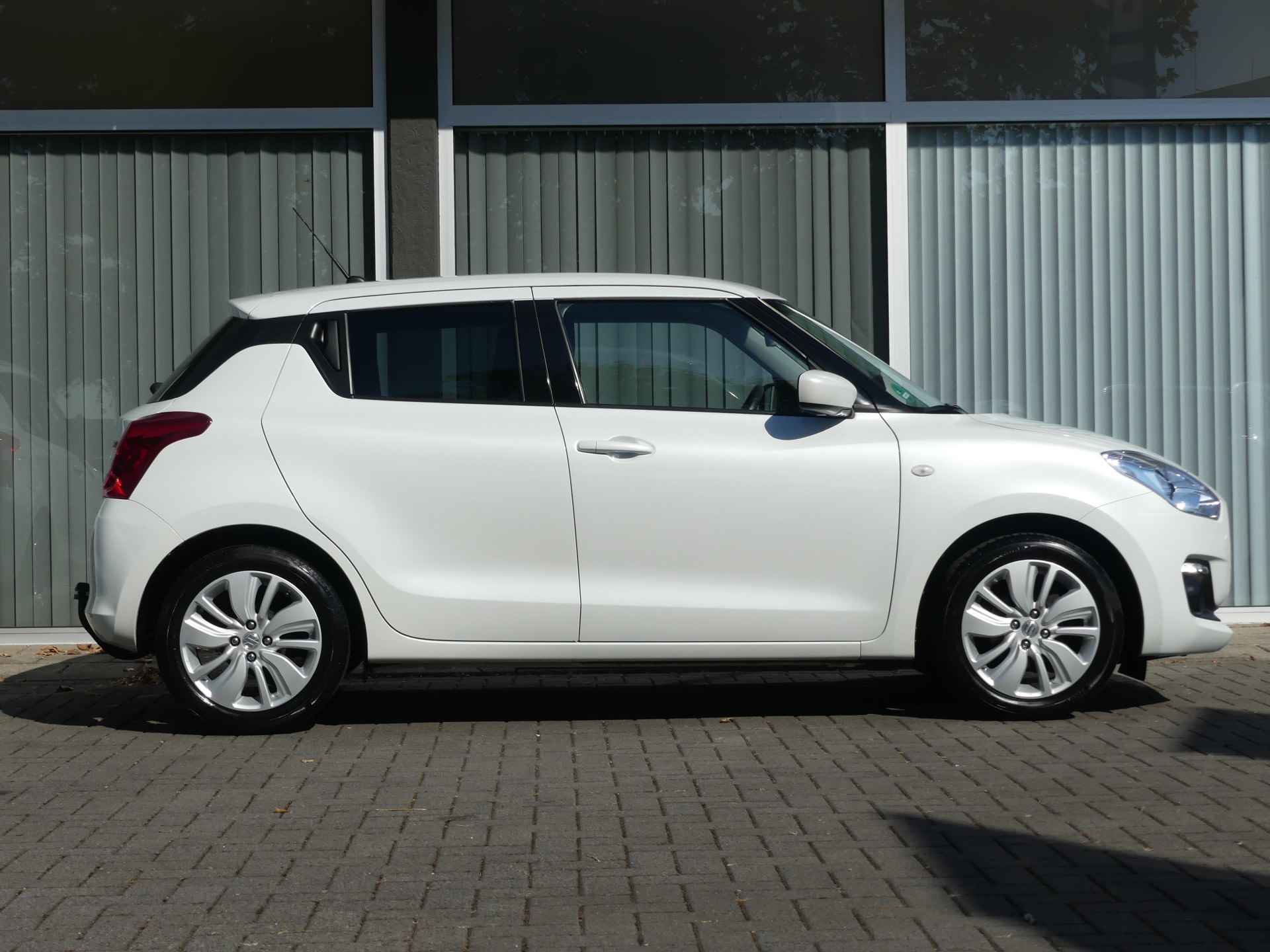 Suzuki Swift 1.2 Select Smart Hybrid Trekhaak, Navigatie, Airco - 3/30