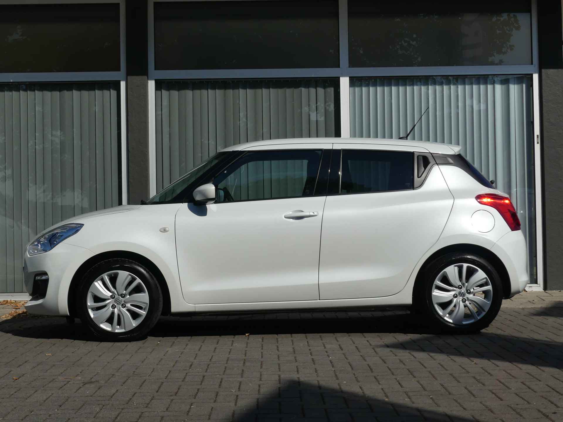 Suzuki Swift 1.2 Select Smart Hybrid Trekhaak, Navigatie, Airco - 4/30