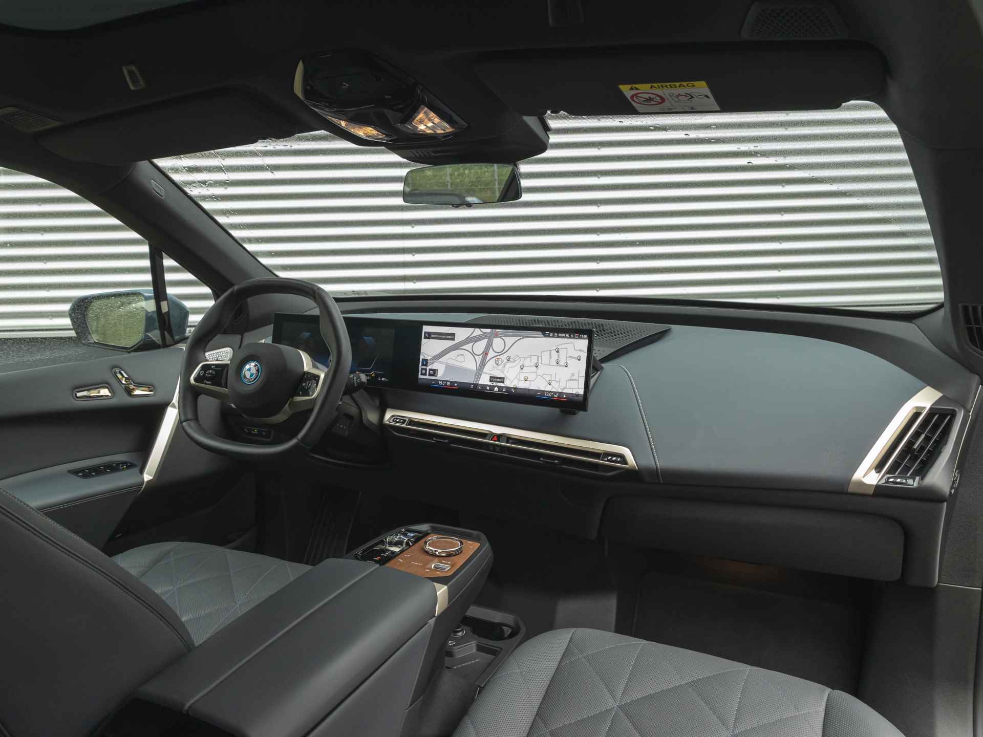 BMW iX xDrive50 - Pano - Bowers & Wilkins - Stoelventilatie - Driving Ass Prof - Trekhaak - 4/46