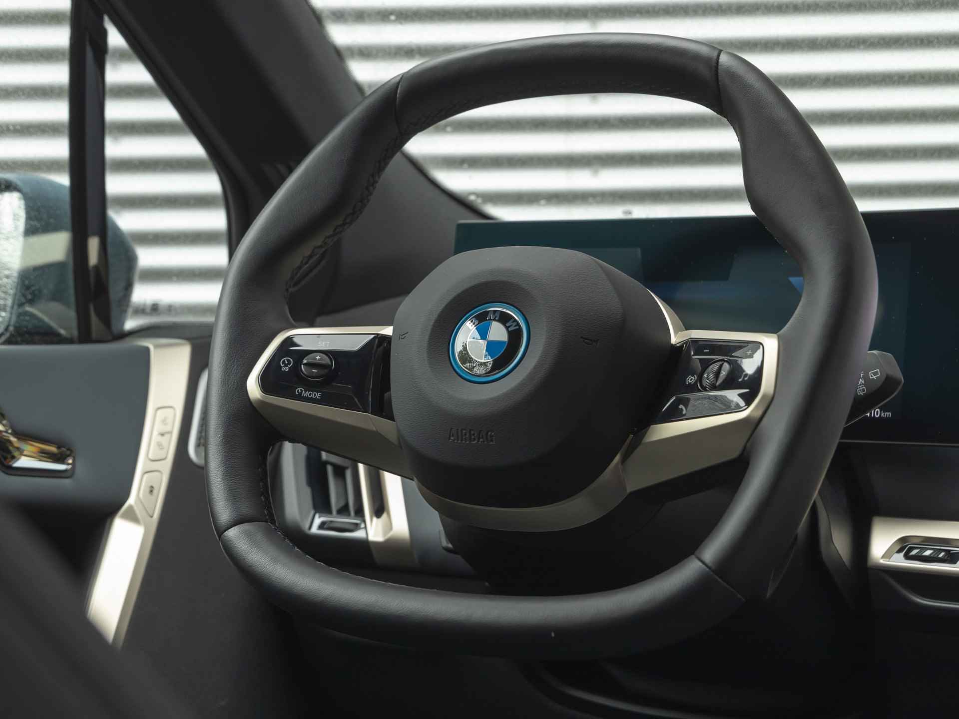 BMW iX xDrive50 - Pano - Bowers & Wilkins - Stoelventilatie - Driving Ass Prof - Trekhaak - 21/46