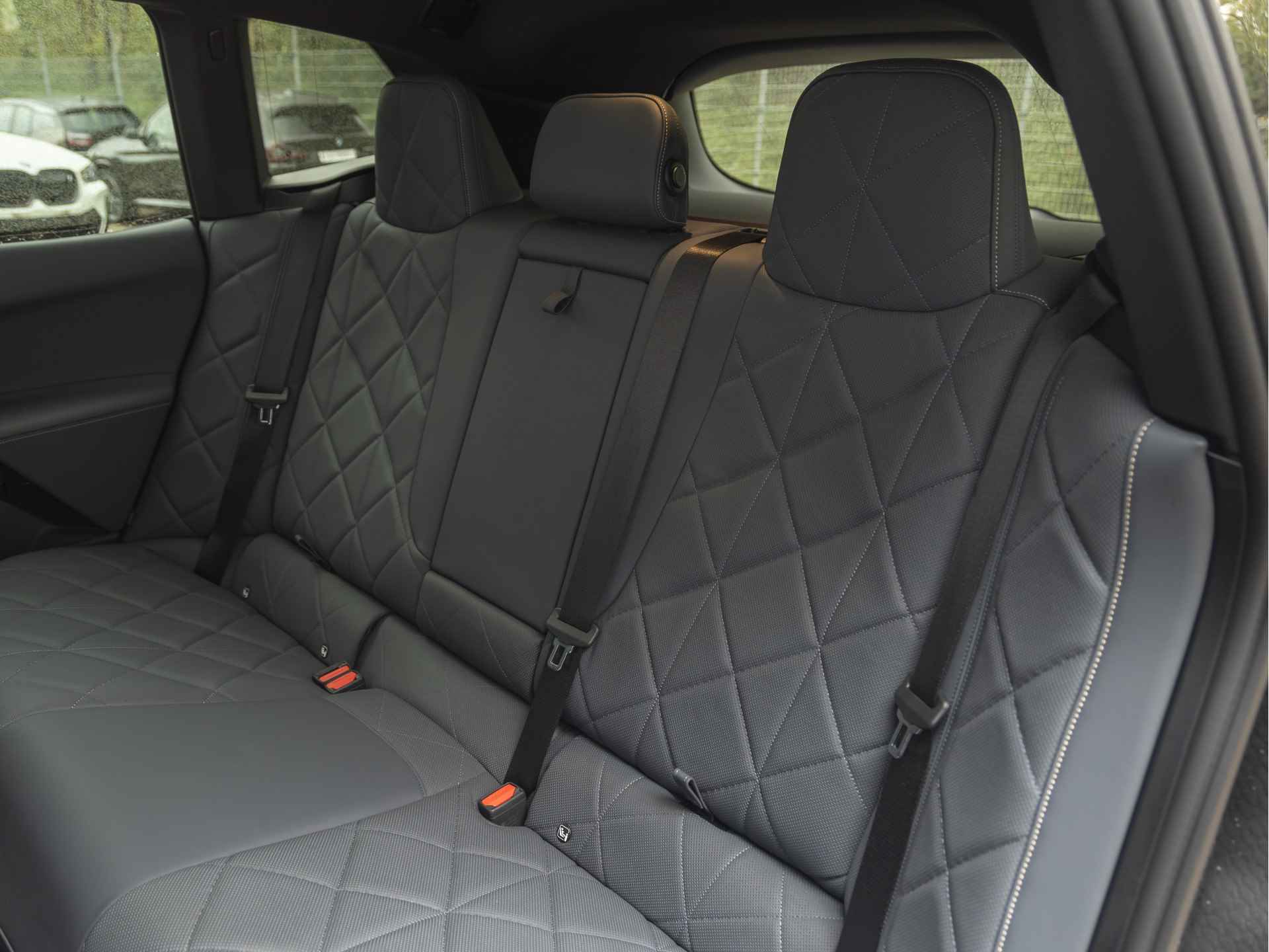 BMW iX xDrive50 - Pano - Bowers & Wilkins - Stoelventilatie - Driving Ass Prof - Trekhaak - 25/46