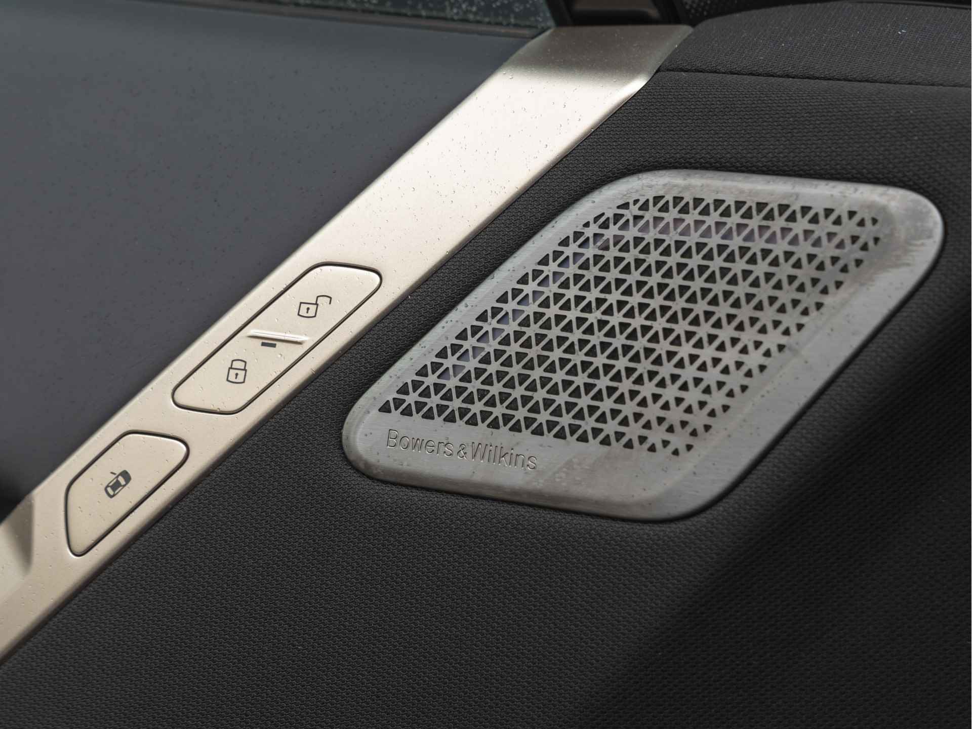 BMW iX xDrive50 - Pano - Bowers & Wilkins - Stoelventilatie - Driving Ass Prof - Trekhaak - 29/46