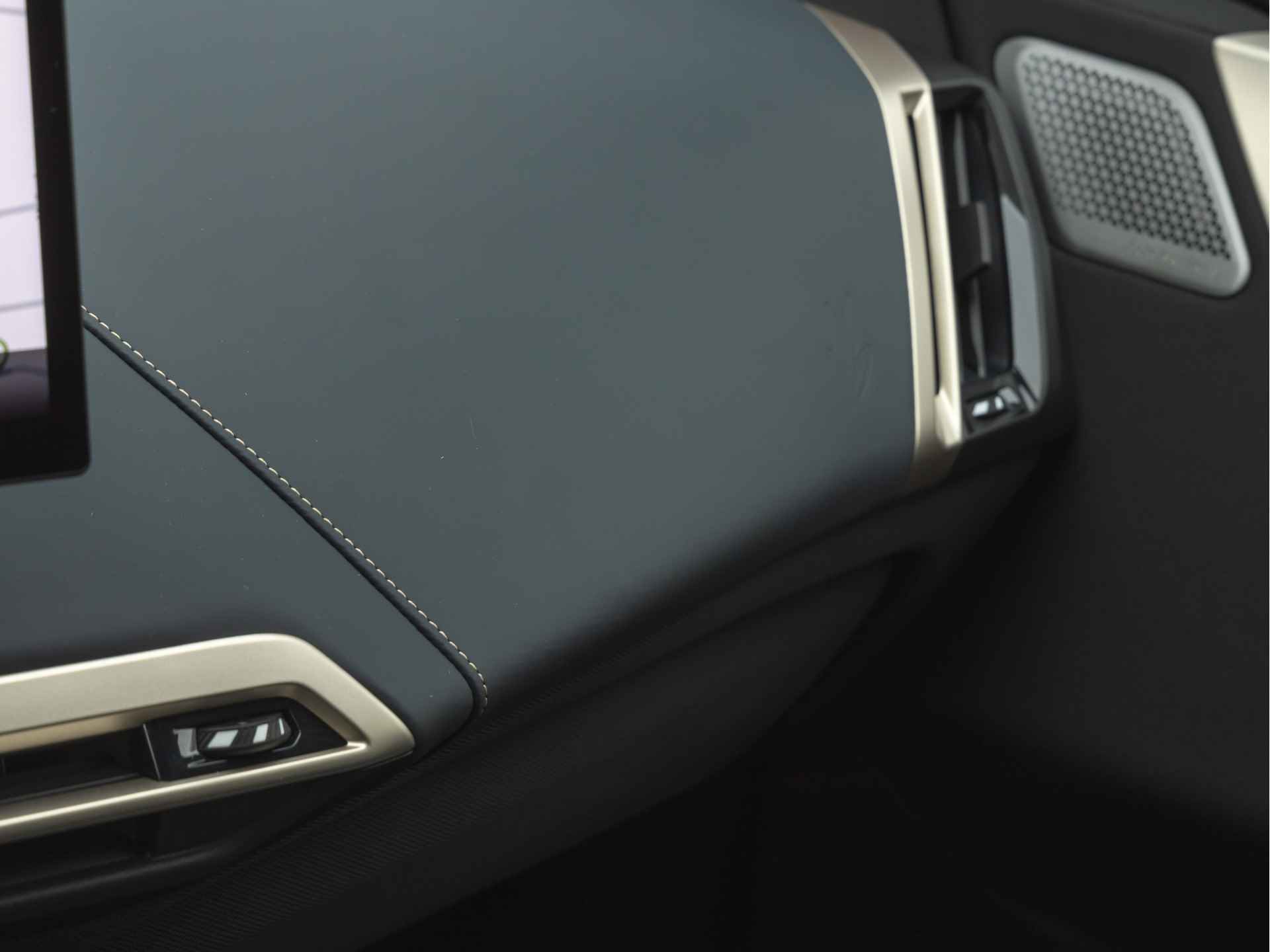 BMW iX xDrive50 - Pano - Bowers & Wilkins - Stoelventilatie - Driving Ass Prof - Trekhaak - 42/46