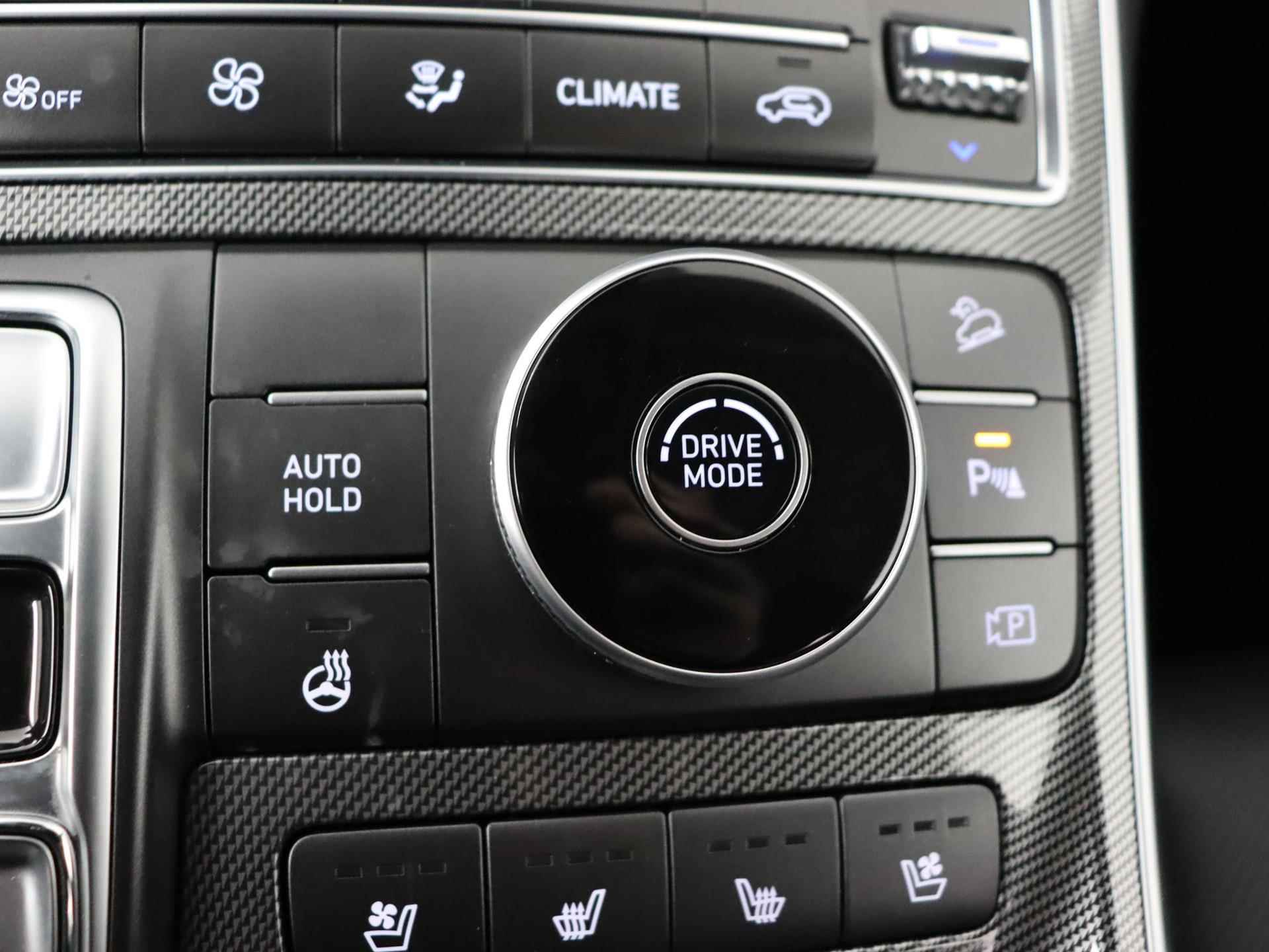 Hyundai Santa Fe 1.6 T-GDI HEV Premium 7PERSOONS | Outletdeal! | Leer | Memory | 360 Camera | Stoel + stuurverwarming | - 22/41