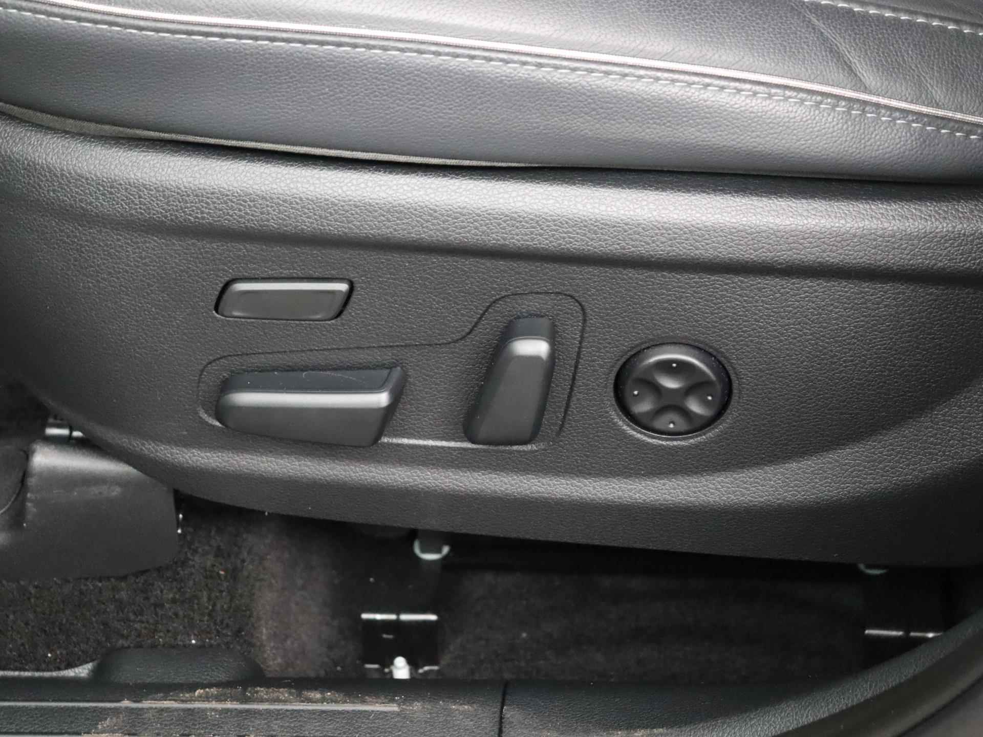 Hyundai Santa Fe 1.6 T-GDI HEV Premium 7PERSOONS | Outletdeal! | Leer | Memory | 360 Camera | Stoel + stuurverwarming | - 28/41
