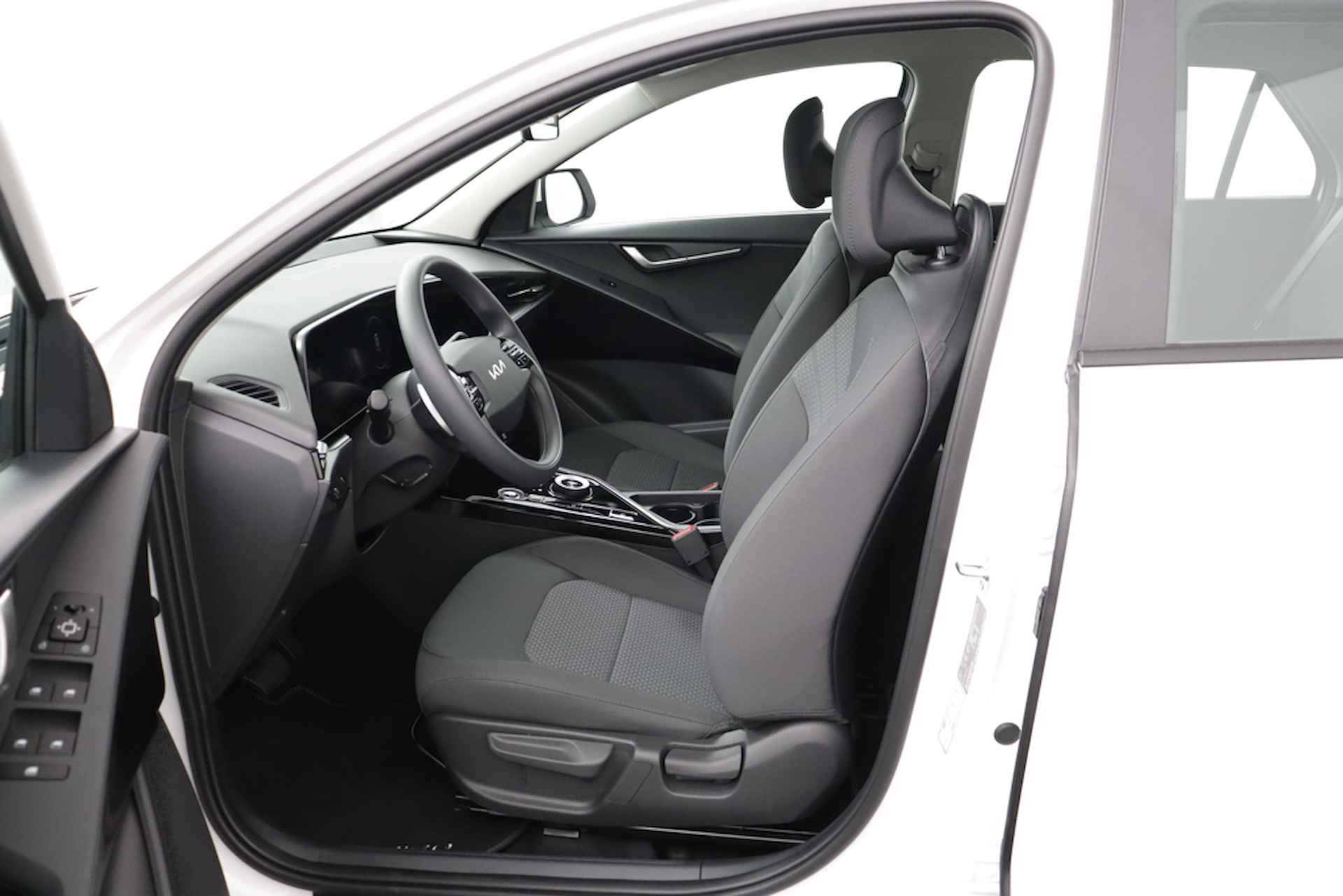 Kia Niro EV Light Edition 64.8 kWh - Uit voorraad leverbaar - Navigatie - Keyless Entry & Go - Cruise Control - Fabrieksgarantie tot 06-2031 - 18/48