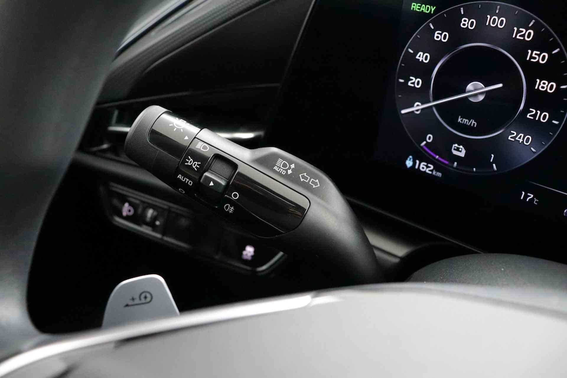 Kia Niro EV Light Edition 64.8 kWh - Uit voorraad leverbaar - Navigatie - Keyless Entry & Go - Cruise Control - Fabrieksgarantie tot 06-2031 - 22/48