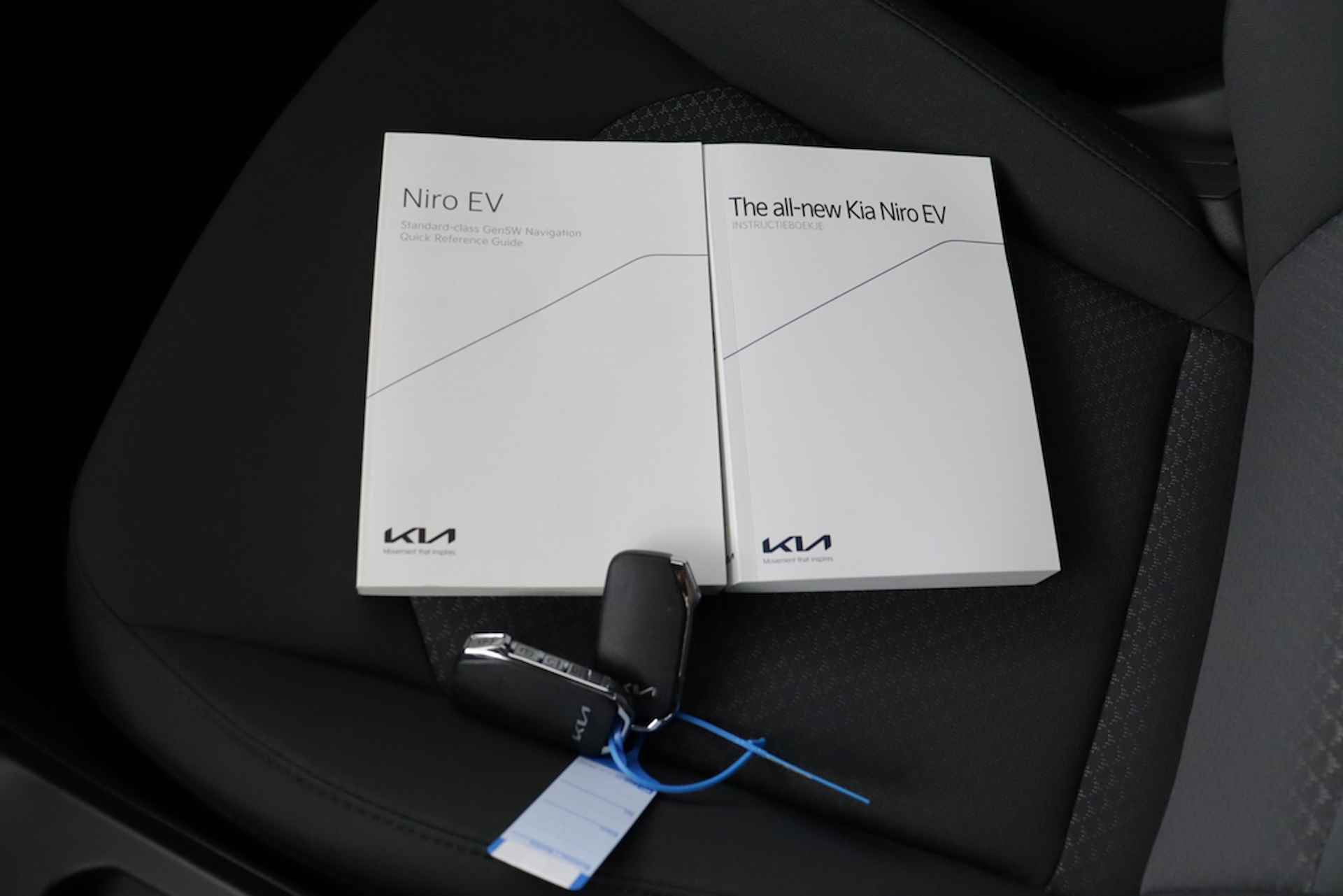 Kia Niro EV Light Edition 64.8 kWh - Uit voorraad leverbaar - Navigatie - Keyless Entry & Go - Cruise Control - Fabrieksgarantie tot 06-2031 - 43/48