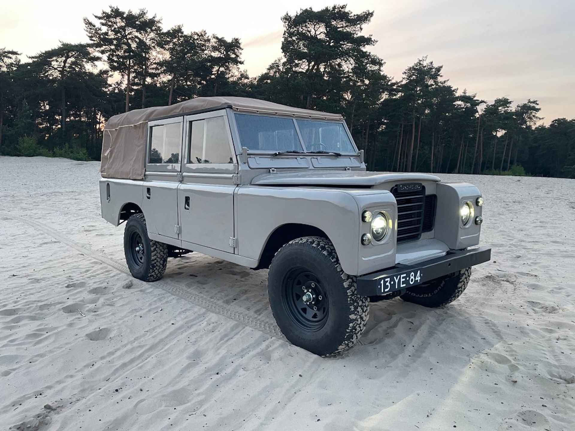 LAND ROVER 109 Zeer mooie Series 3 109 softtop - 13/33