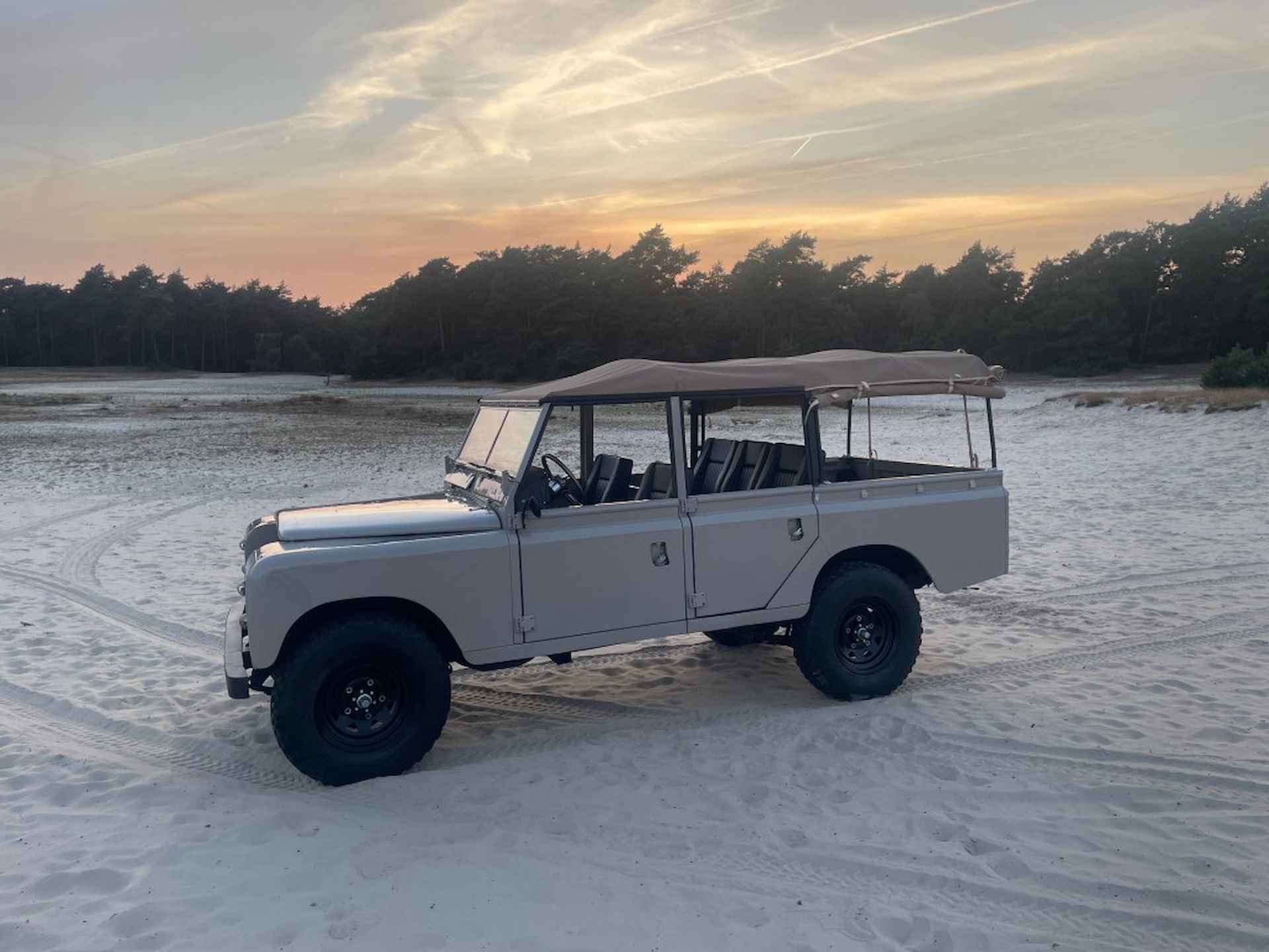 LAND ROVER 109 Zeer mooie Series 3 109 softtop - 30/33