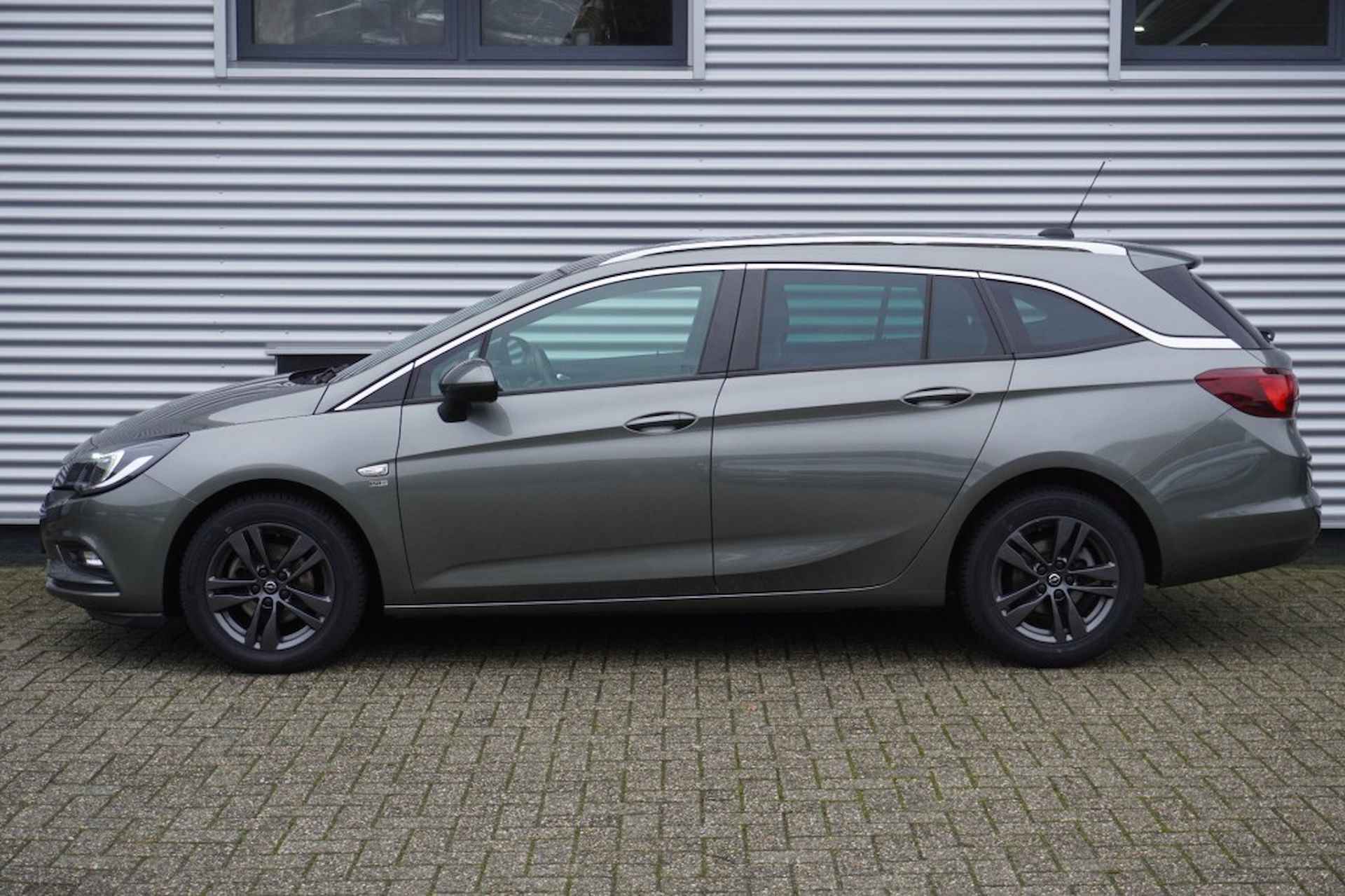 OPEL Astra Sports Tourer 1.0 Turbo 120 jaar Edition / PDC / AGR / Navi/ ECC - 3/28