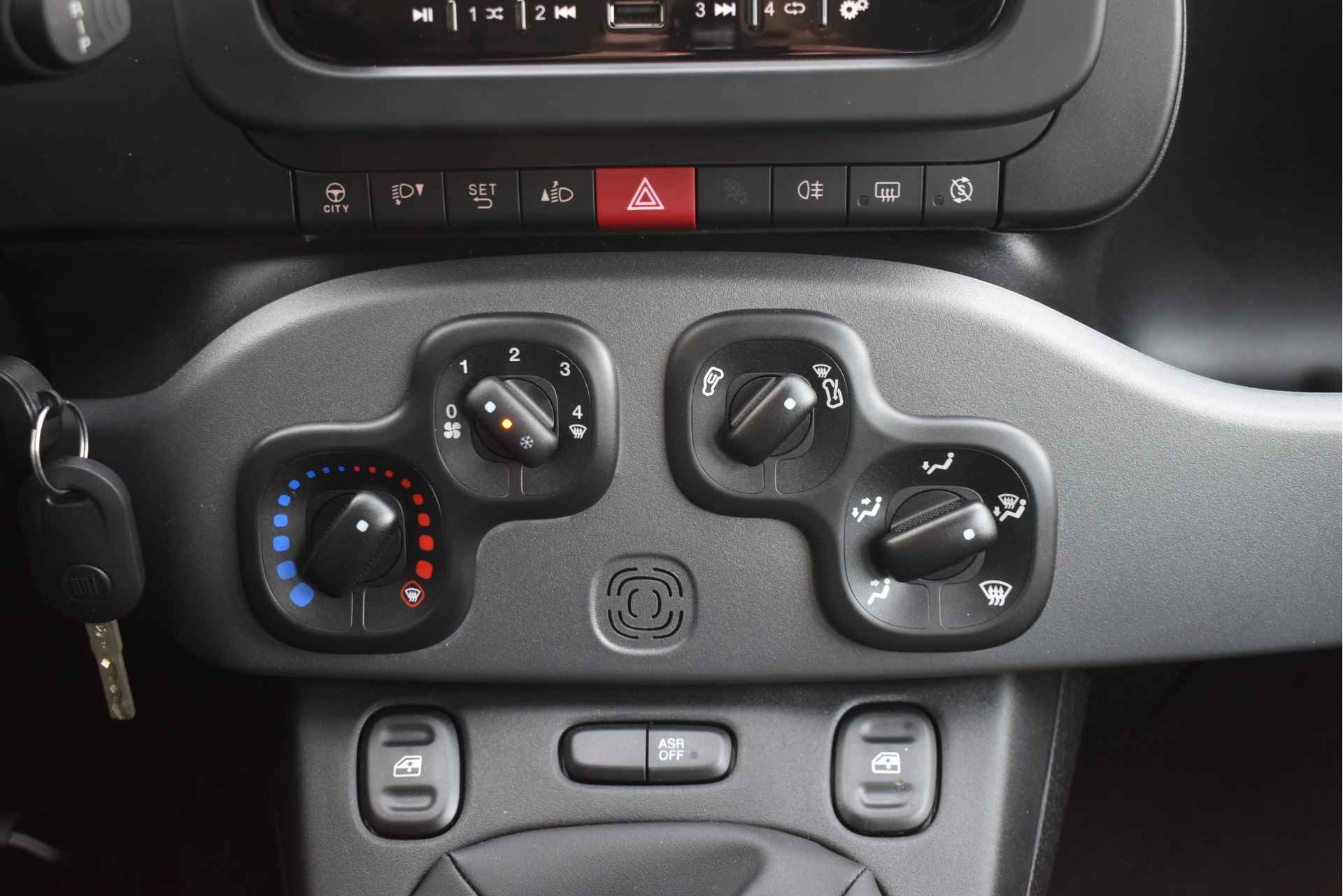 Fiat Panda 1.0 Hybrid | Airco | Bluetooth | DAB Radio | Elekt. ramen | LM-Velgen | Zeer netjes - 20/39