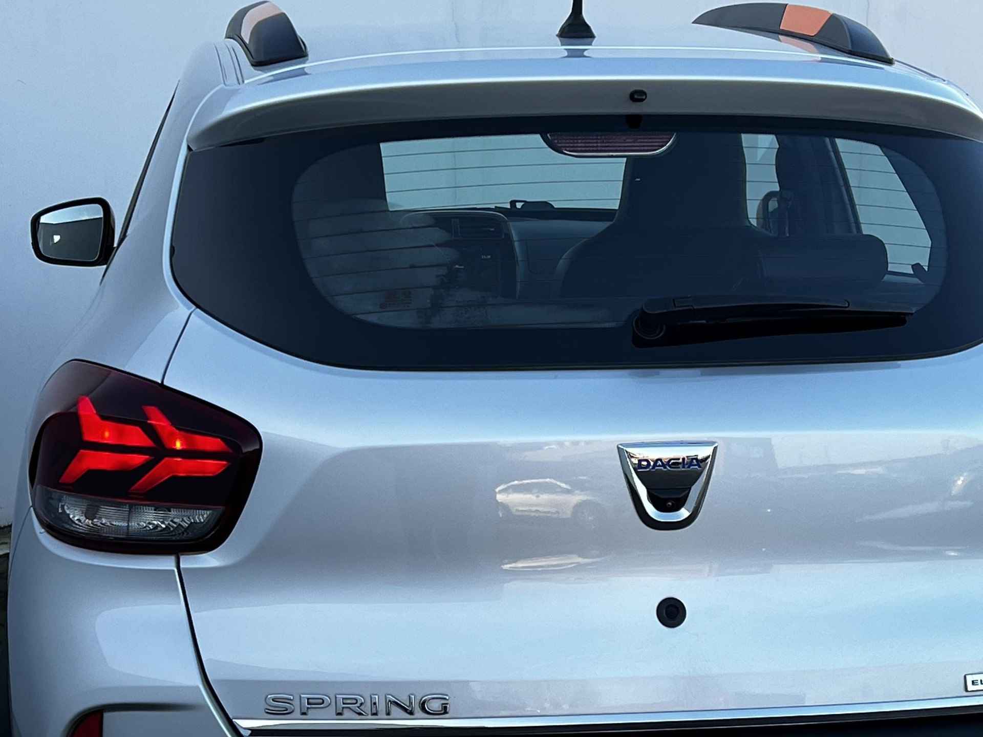 Dacia Spring Expression 27 kWh Automaat / Koopaccu SoH 92 % / Navigatie / Apple Carplay Android / Achteruitrijcamera / - 36/47