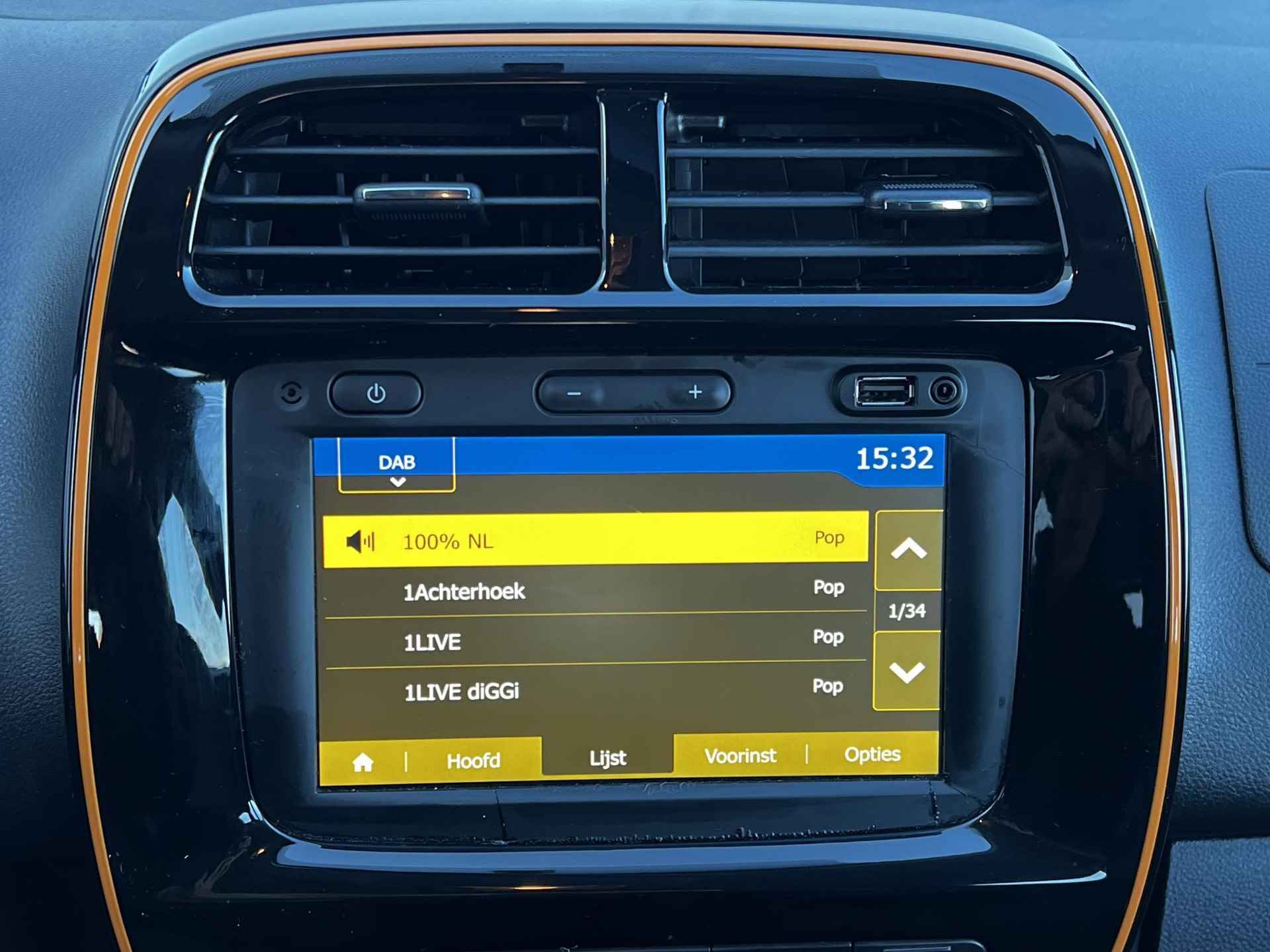 Dacia Spring Expression 27 kWh Automaat / Koopaccu SoH 92 % / Navigatie / Apple Carplay Android / Achteruitrijcamera / - 17/47