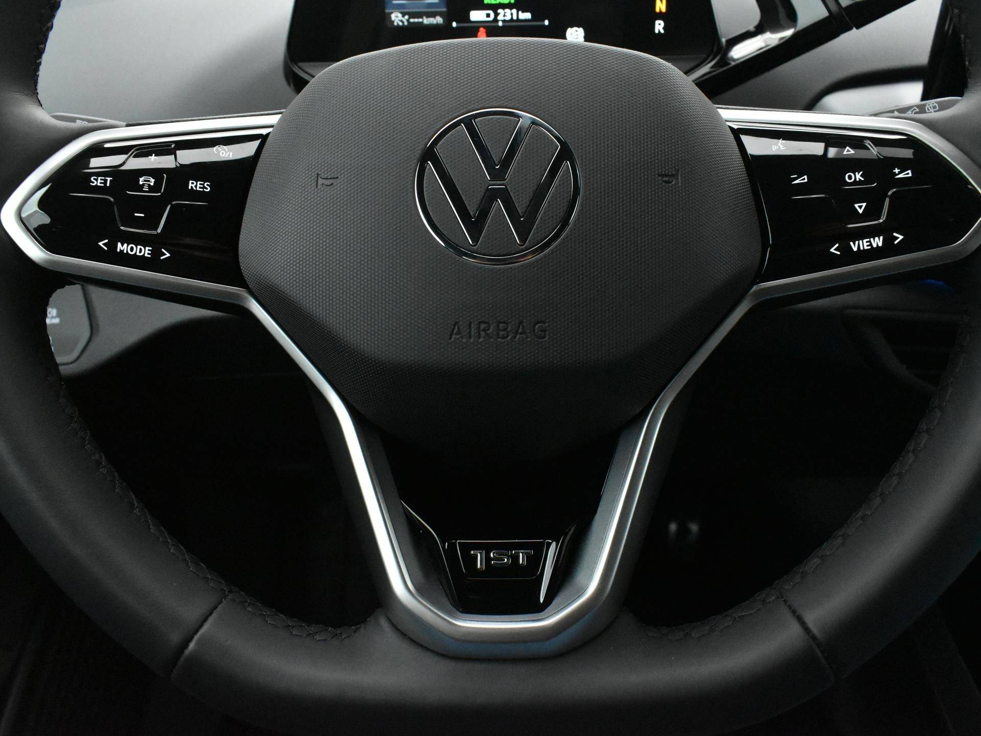 Volkswagen ID.4 First 77 kWh [ 8% BIJTELLING | VERWARMBARE VOORSTOELEN | LICHTMETALEN VELGEN  ACHTERUITRIJCAMERA | APPLE CARPLAY/ANDROID AUTO - 17/23