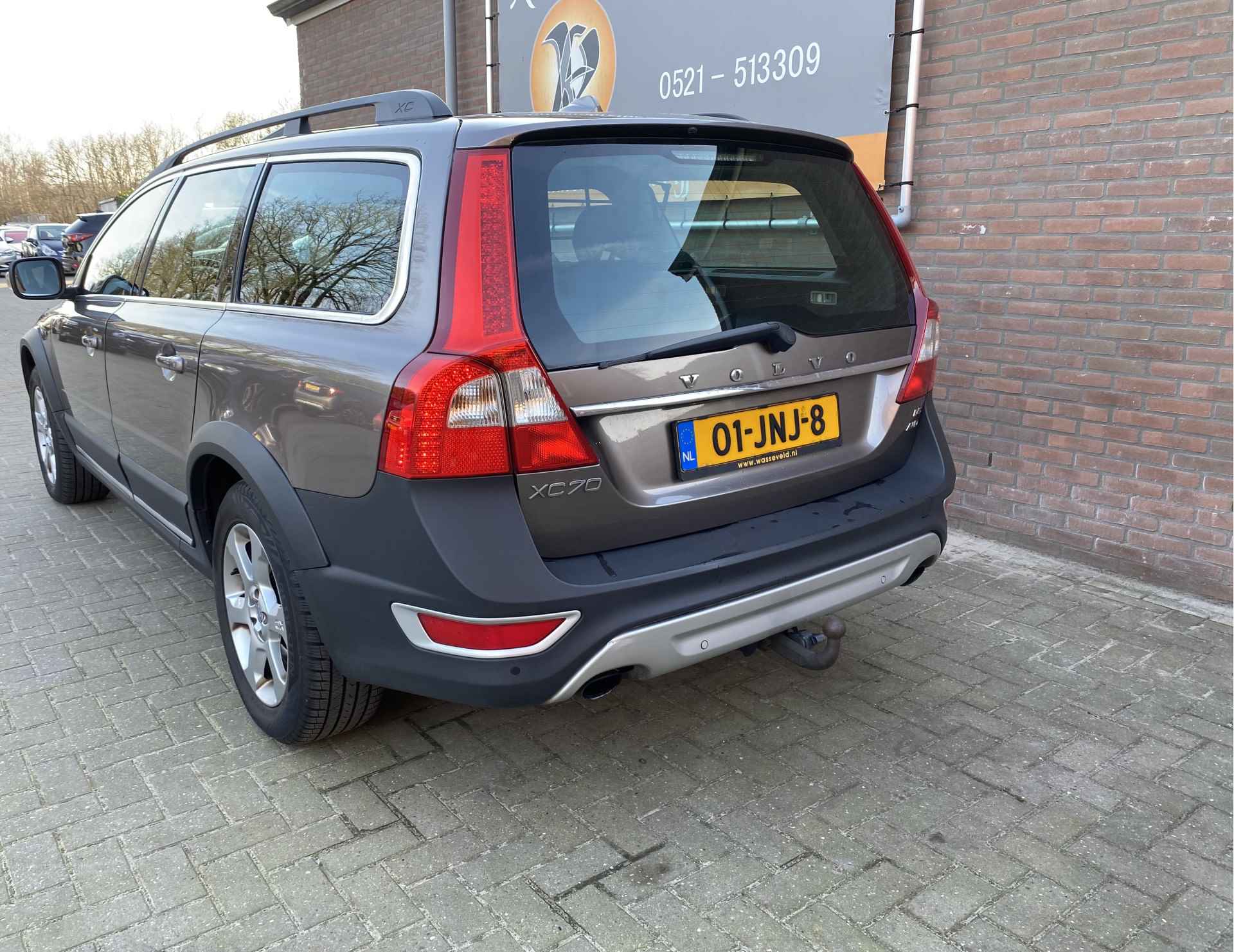 Volvo XC70 2.4 D5 AWD Momentum - 17/44