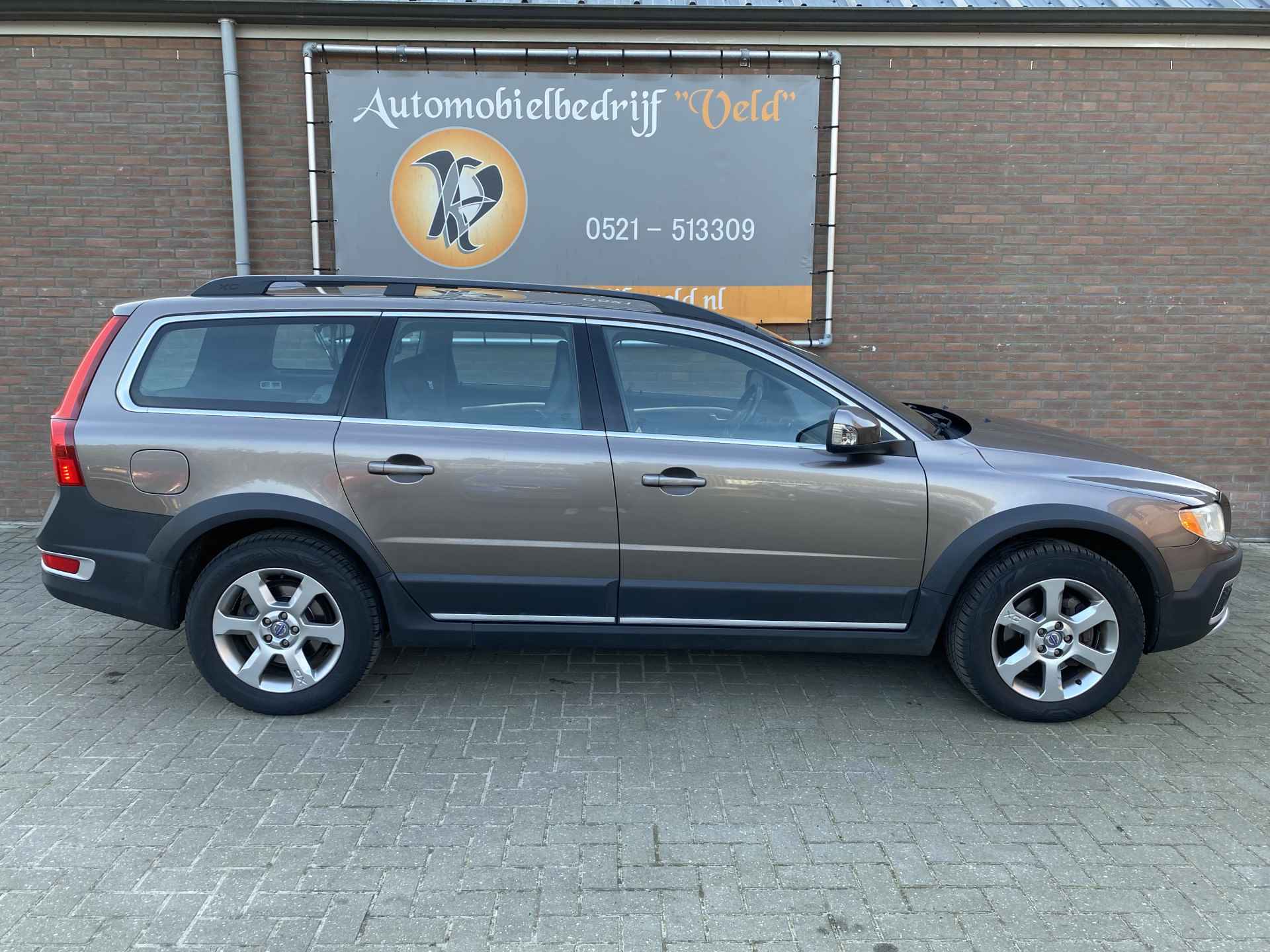 Volvo XC70 2.4 D5 AWD Momentum - 22/44