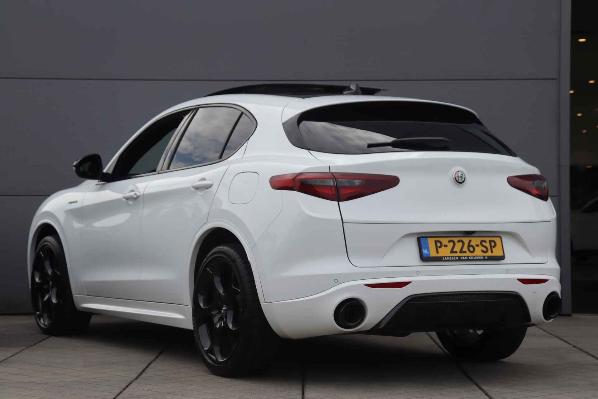 Alfa Romeo Stelvio 2.0T 280pk AWD Veloce / Origineel NL / Panoramadak / HK Audio / 21'' - 4/55