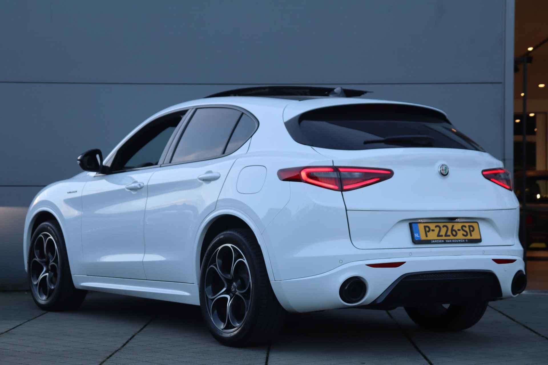 Alfa Romeo Stelvio 2.0T 280pk AWD Veloce / Origineel NL / Panoramadak / HK Audio - 4/56