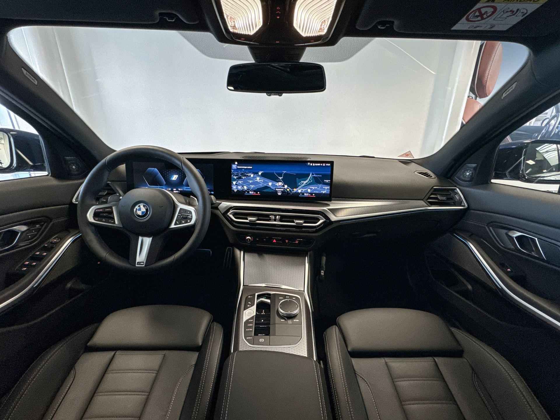 BMW 3 Serie Sedan 320e | M Sport | Harman Kardon | Glazen Panoramadak | Elektrische stoelen | Trekhaak | Headup display - 11/28