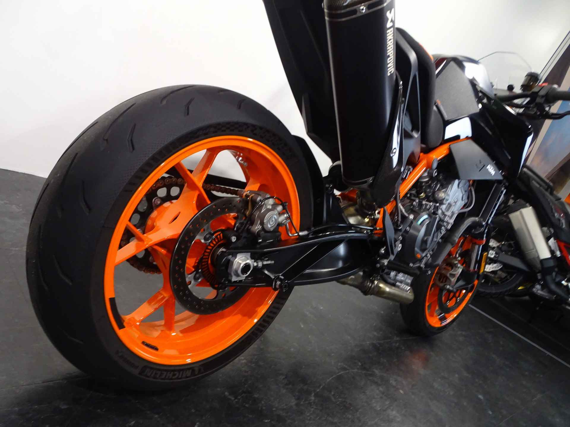 KTM 890 DUKE R - 5/7