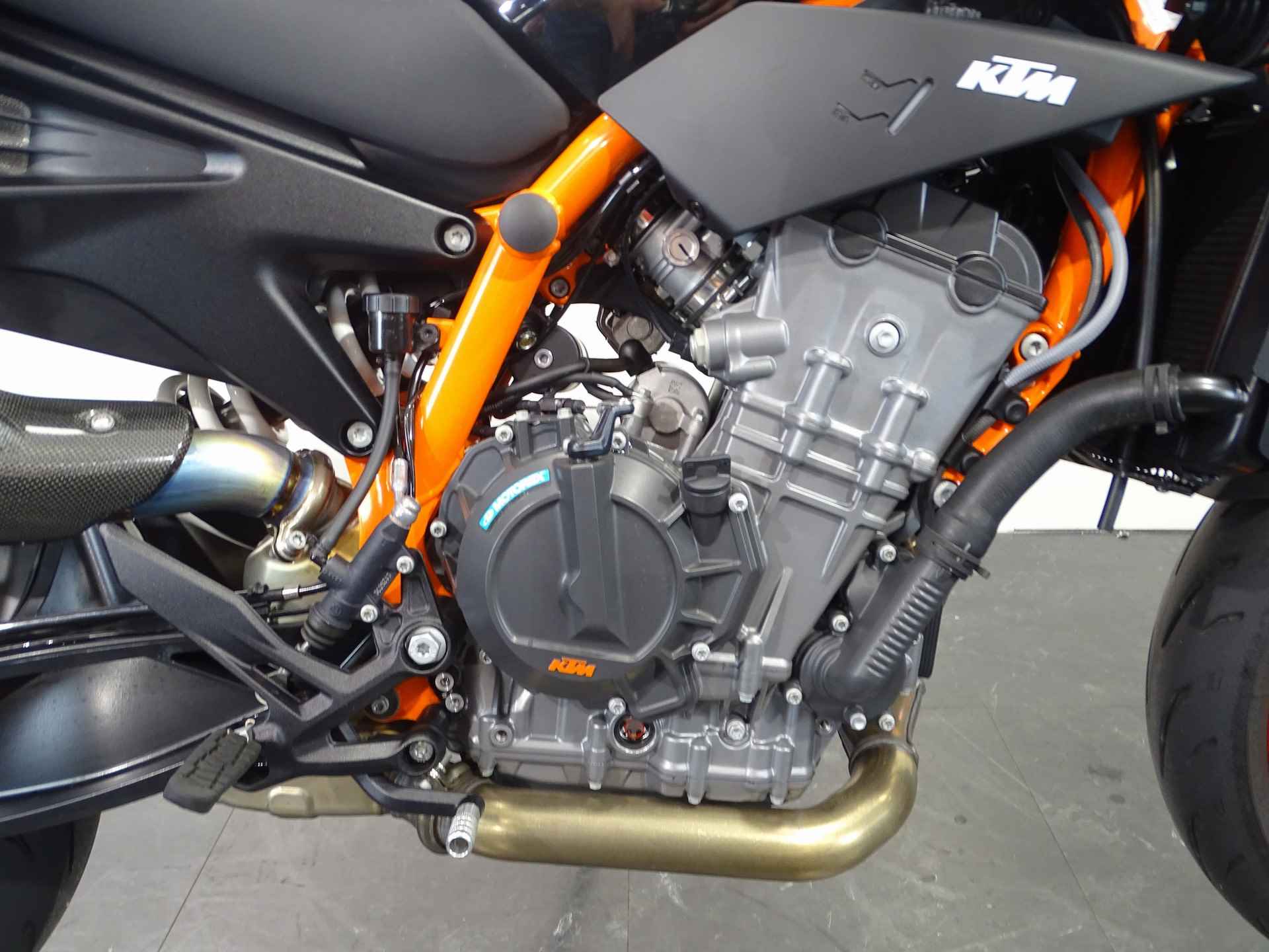 KTM 890 DUKE R - 6/7