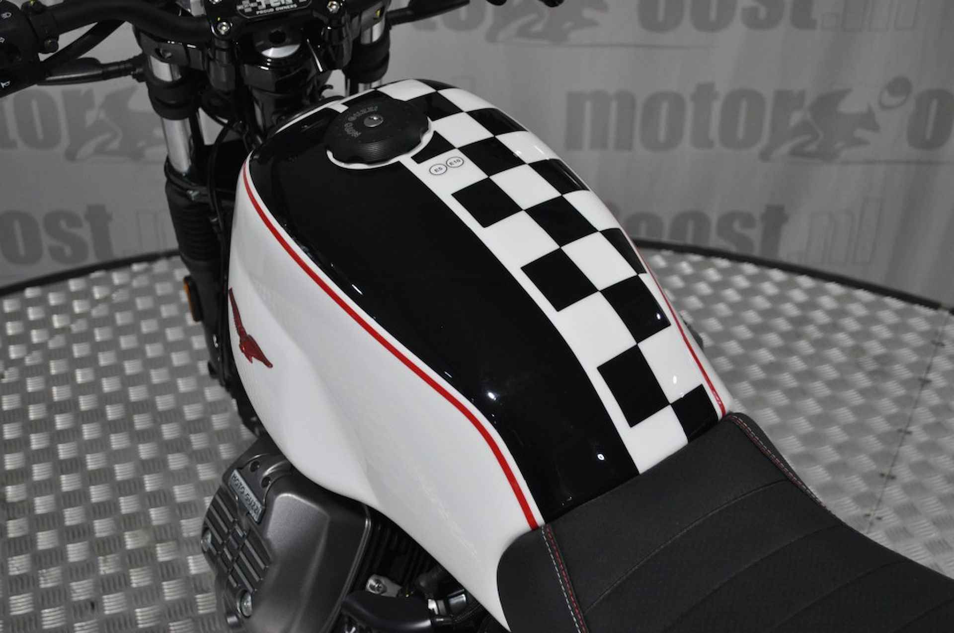 MOTO GUZZI V 7   Stone TEN LIVERY   2014-2024 - 17/20