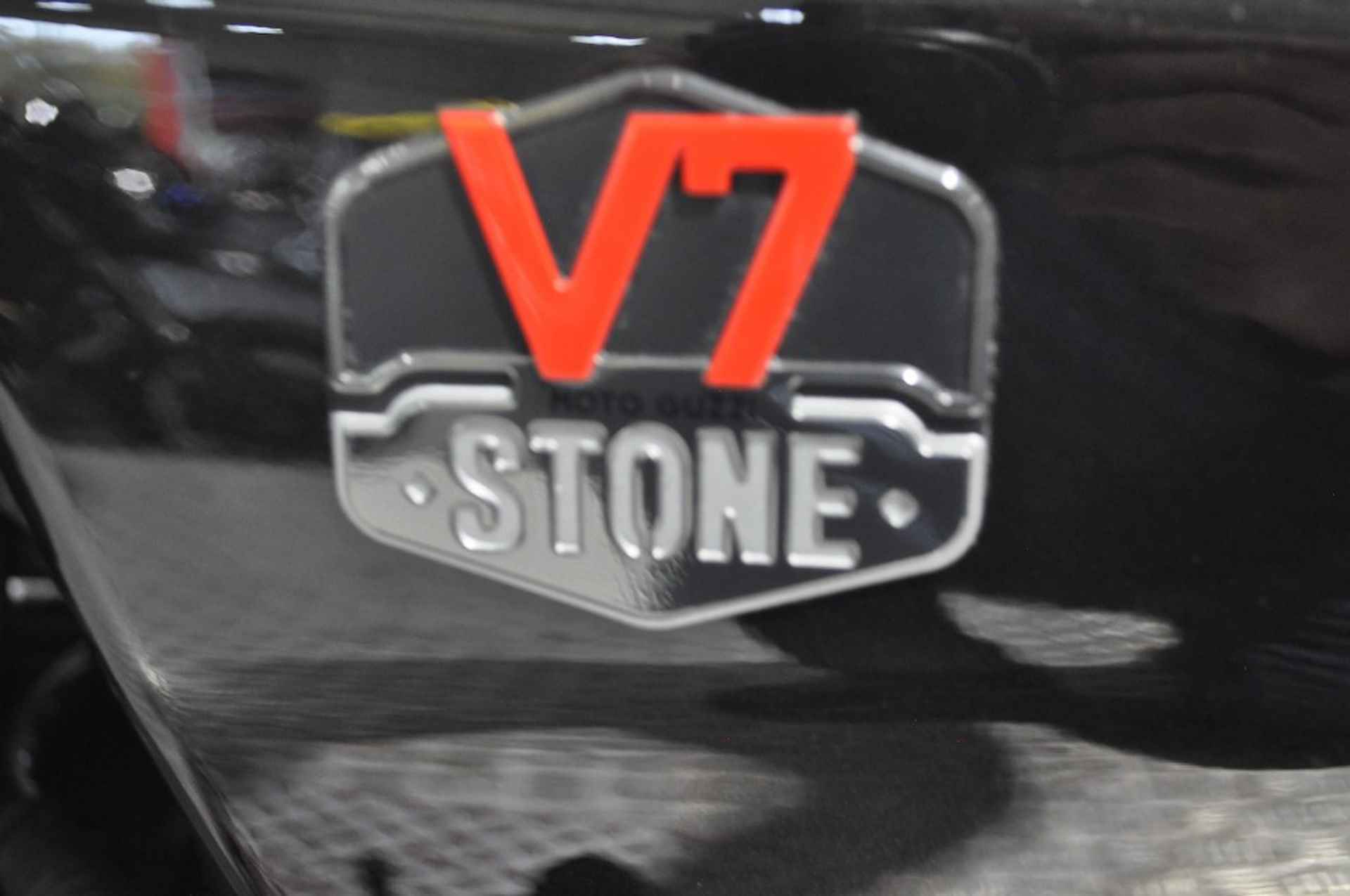 MOTO GUZZI V 7   Stone TEN LIVERY   2014-2024 - 18/20