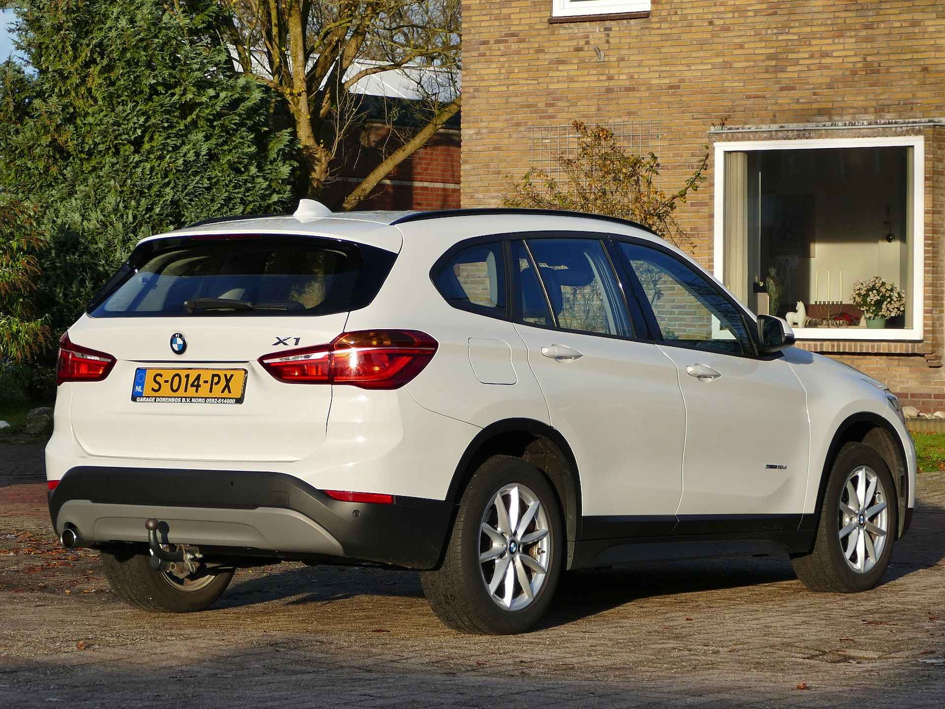 BMW X1 sDrive18d Centennial Executive AUTOMAAT | stoelverwarming | panoramadak - 2/61