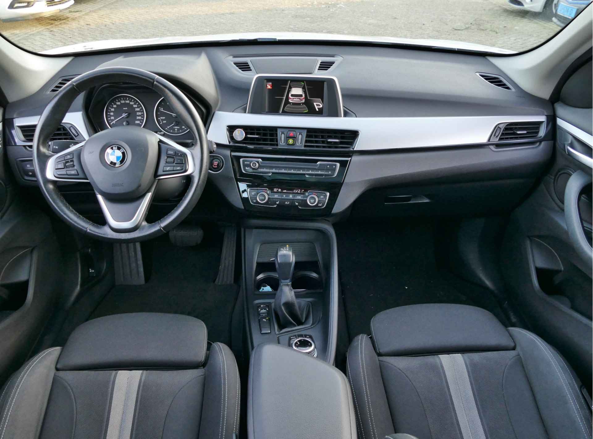 BMW X1 sDrive18d Centennial Executive AUTOMAAT | stoelverwarming | panoramadak - 24/61