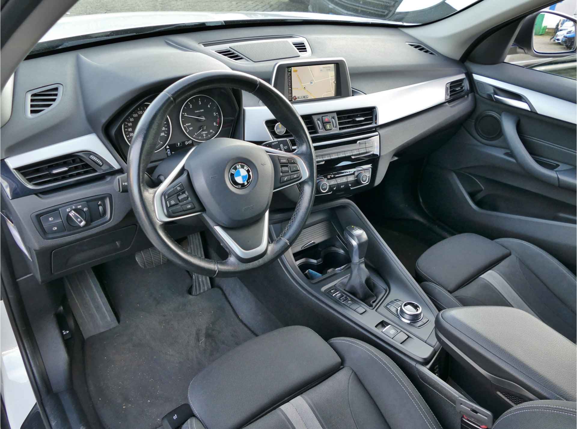 BMW X1 sDrive18d Centennial Executive AUTOMAAT | stoelverwarming | panoramadak - 42/61