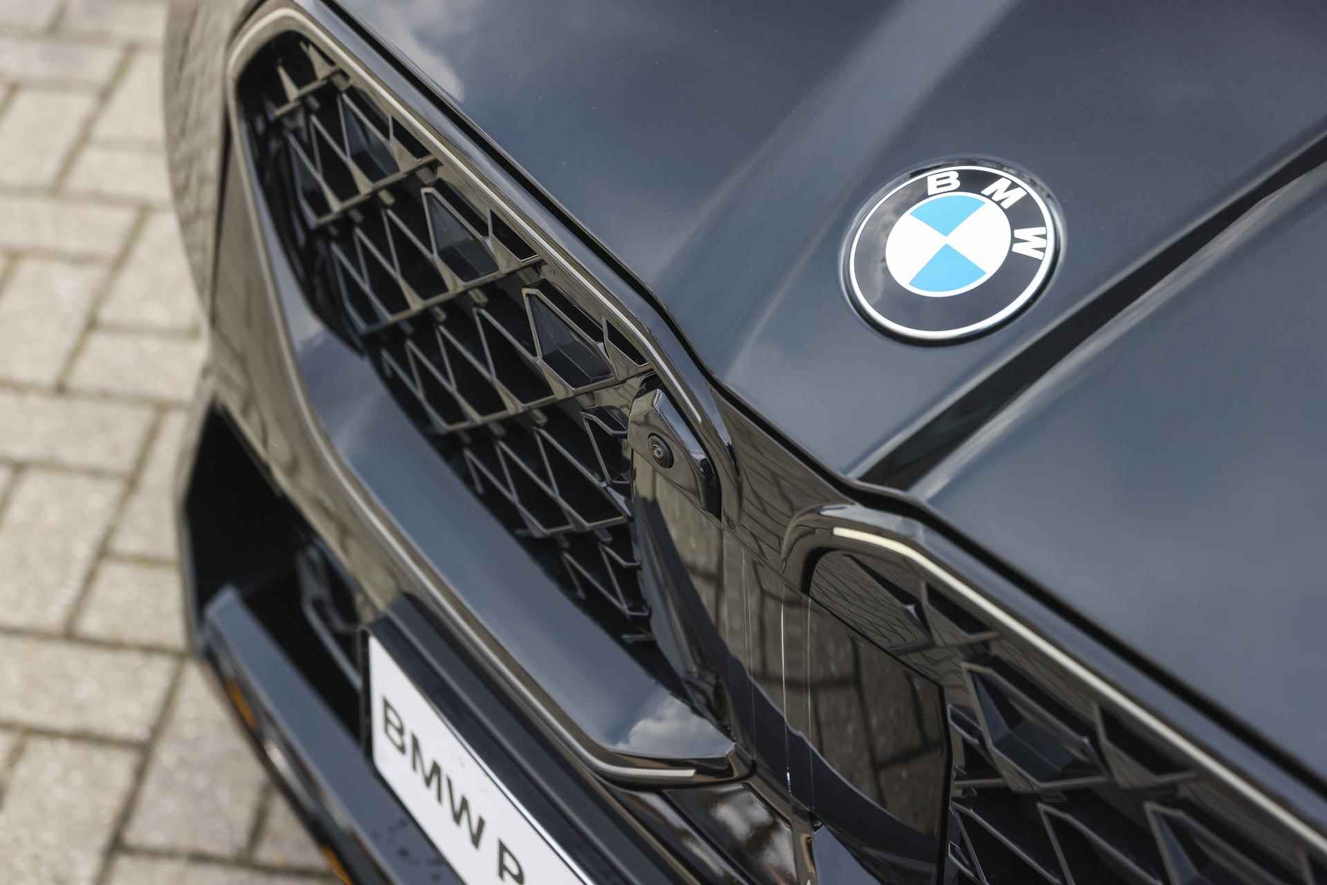 BMW X2 sDrive20i High Executive M Sport Automaat / Panoramadak / Parking Assistant Plus / Adaptieve LED / Adaptief M Onderstel / M Sportstoelen / Comfort Access - 31/38