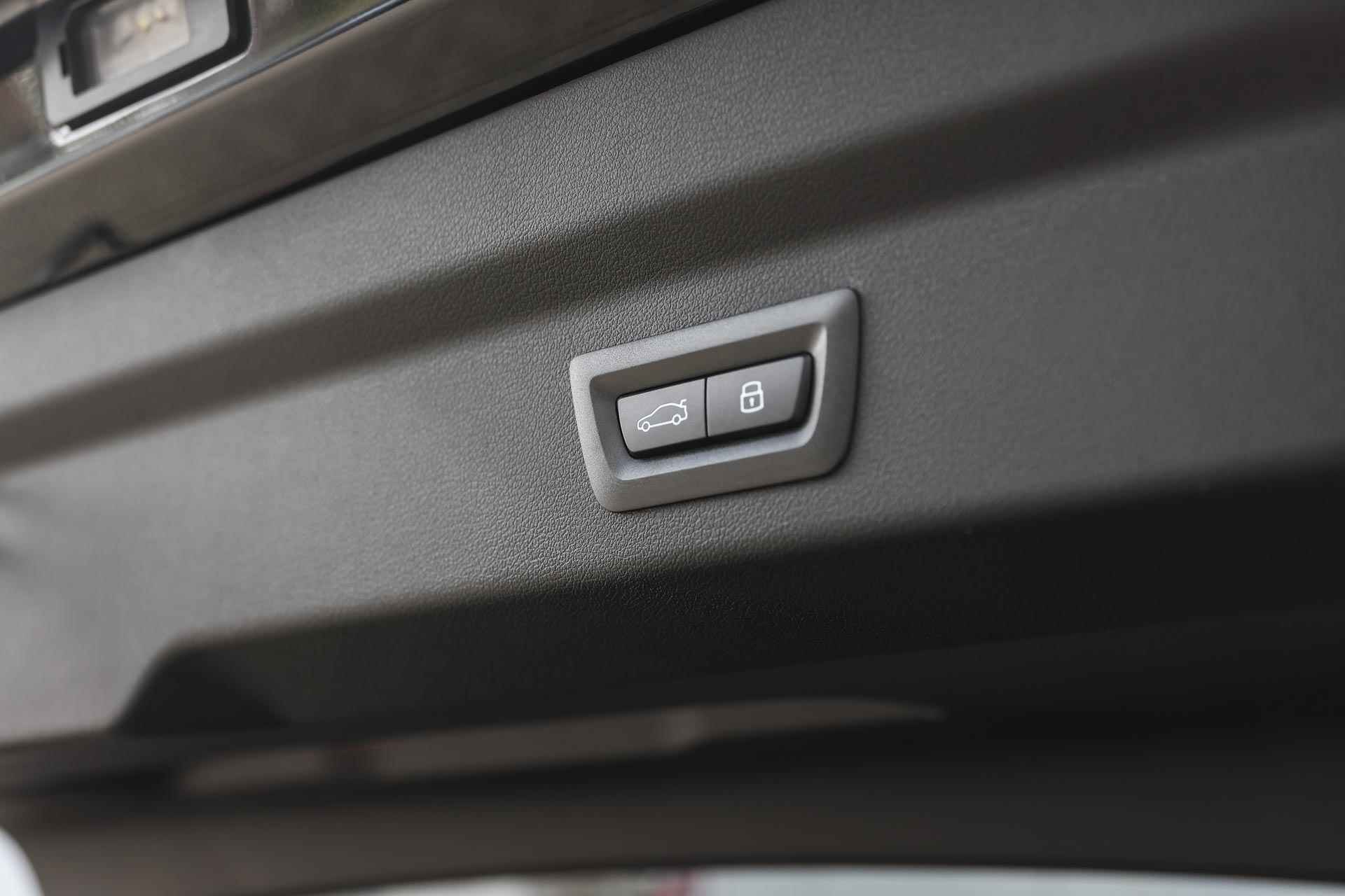 BMW X2 sDrive20i High Executive M Sport Automaat / Panoramadak / Parking Assistant Plus / Adaptieve LED / Adaptief M Onderstel / M Sportstoelen / Comfort Access - 38/38