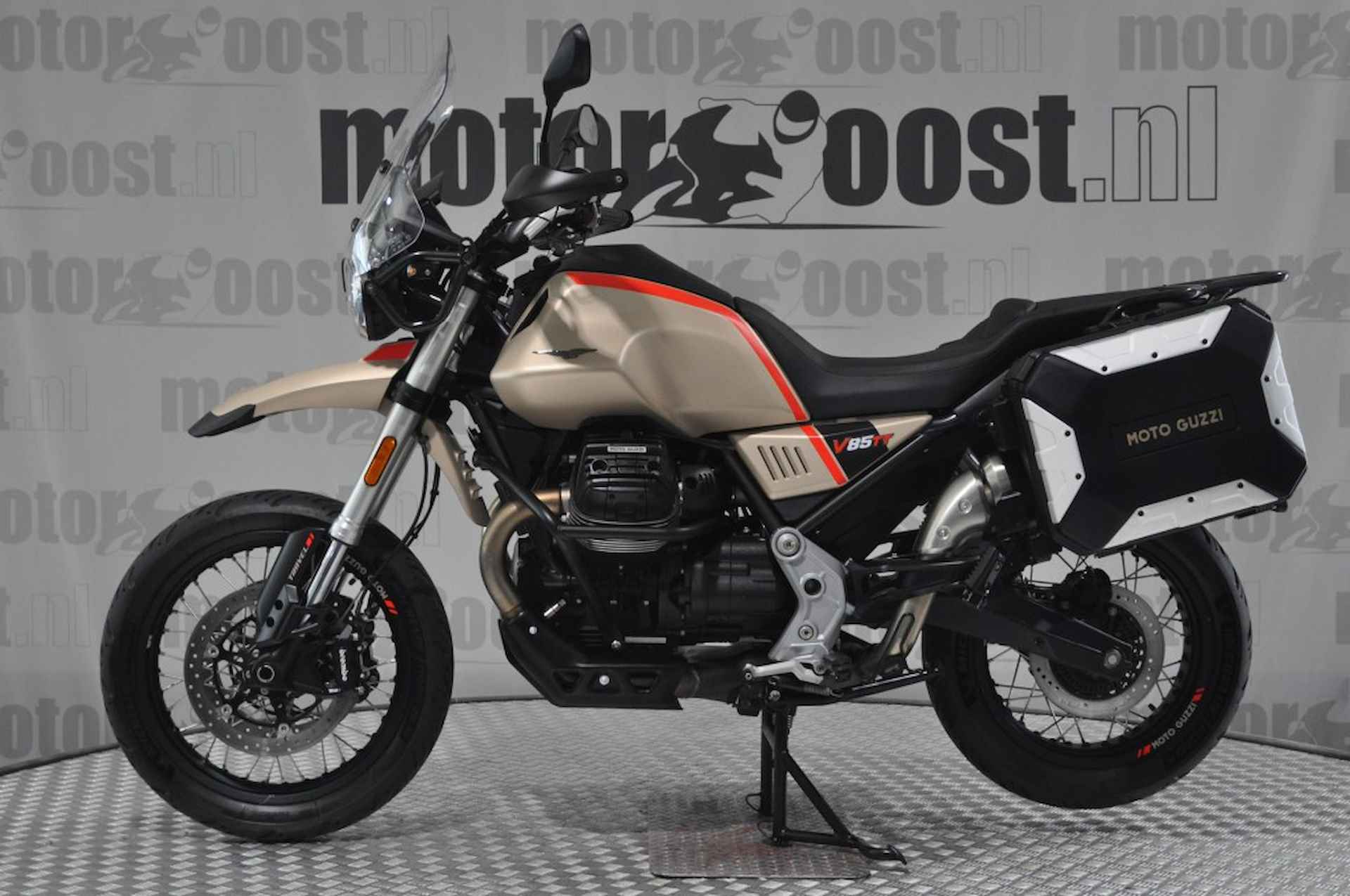 MOTO GUZZI V 85 Tt TRAVEL - 1/22