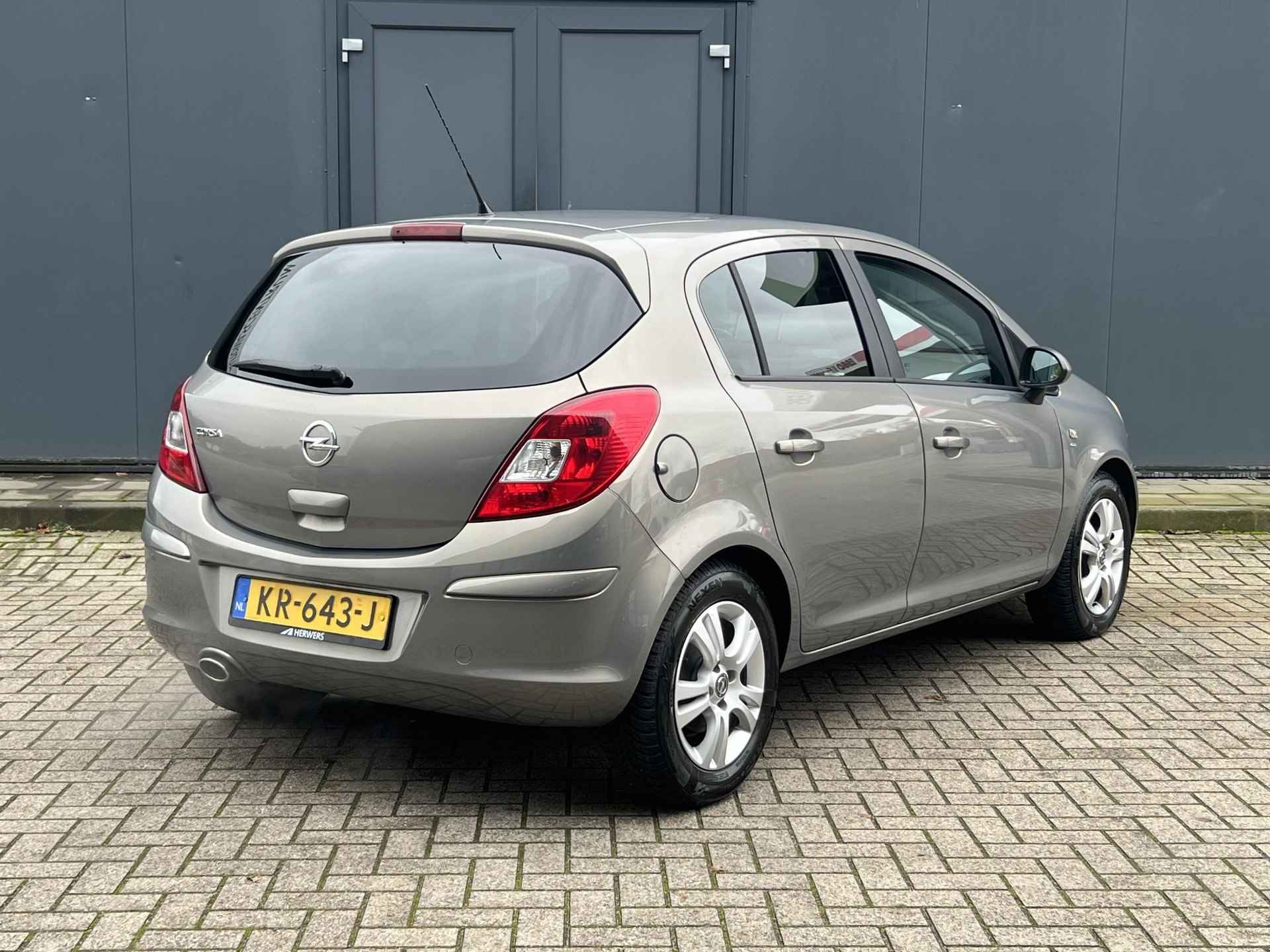 Opel Corsa 1.4-16V / All Season banden / Airco / Privacy Glass / Multifunctioneel Stuurwiel / LM velgen - 3/28