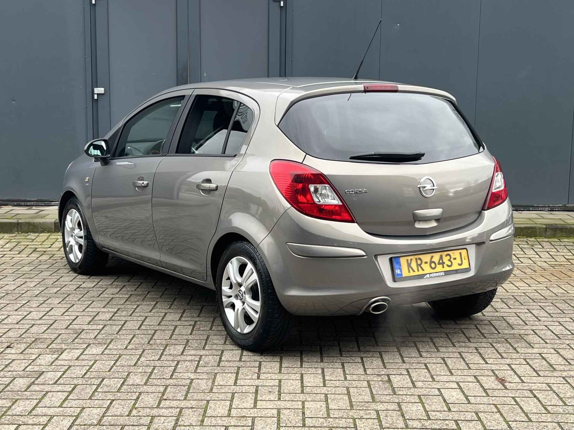 Opel Corsa 1.4-16V / All Season banden / Airco / Privacy Glass / Multifunctioneel Stuurwiel / LM velgen - 12/28